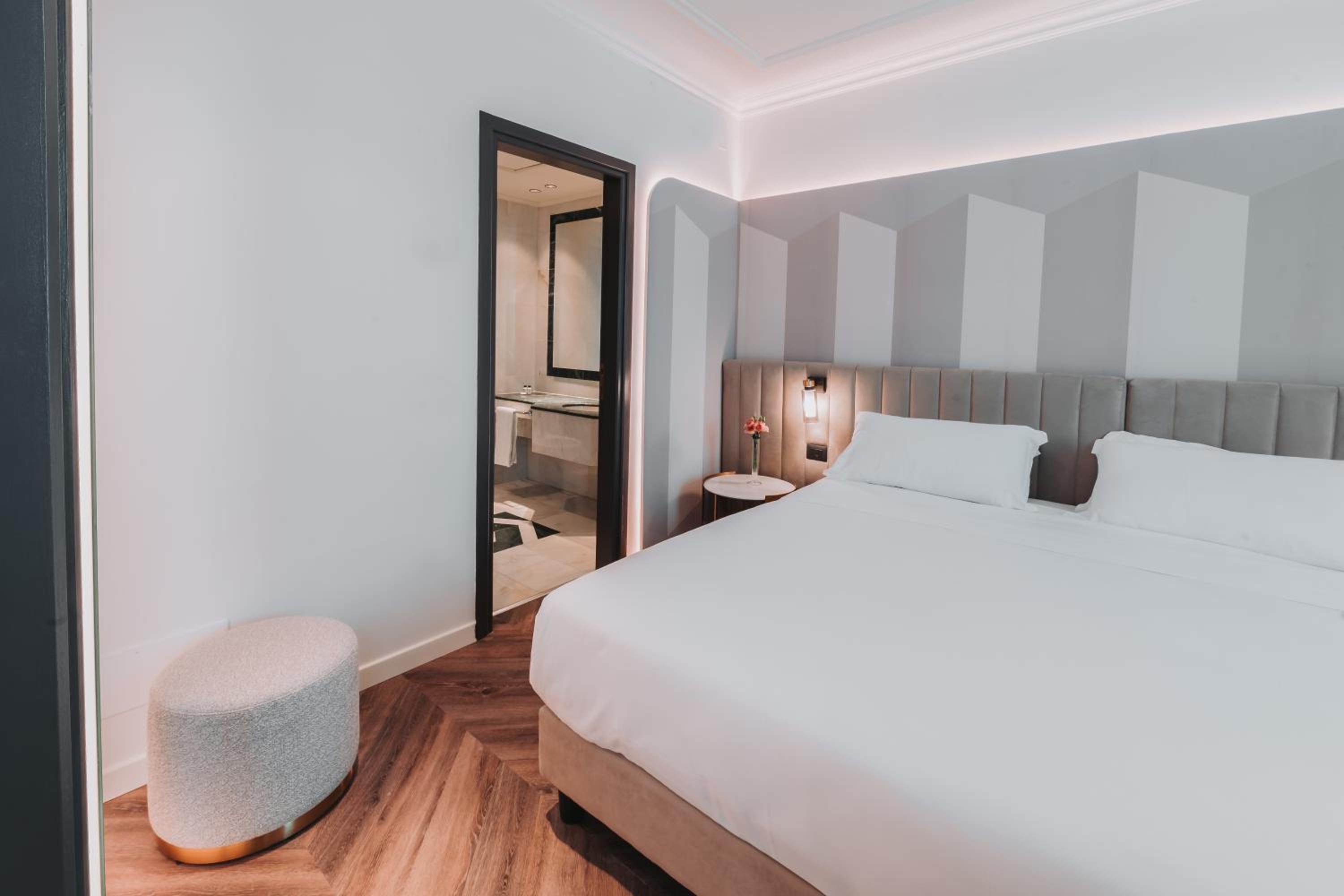 Deluxe Junior Suite - Photo 1