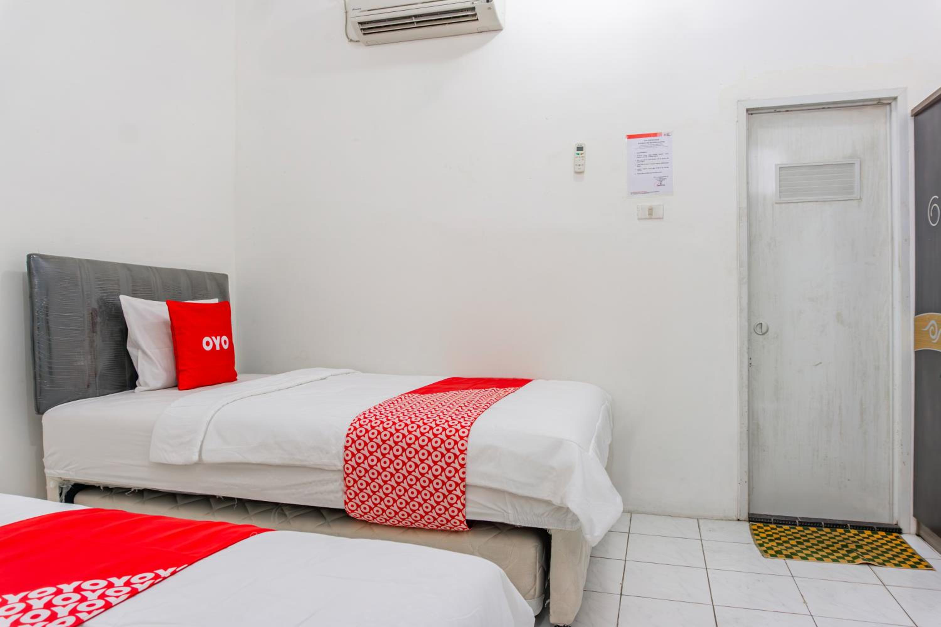 Delxue Twin Room photo 2