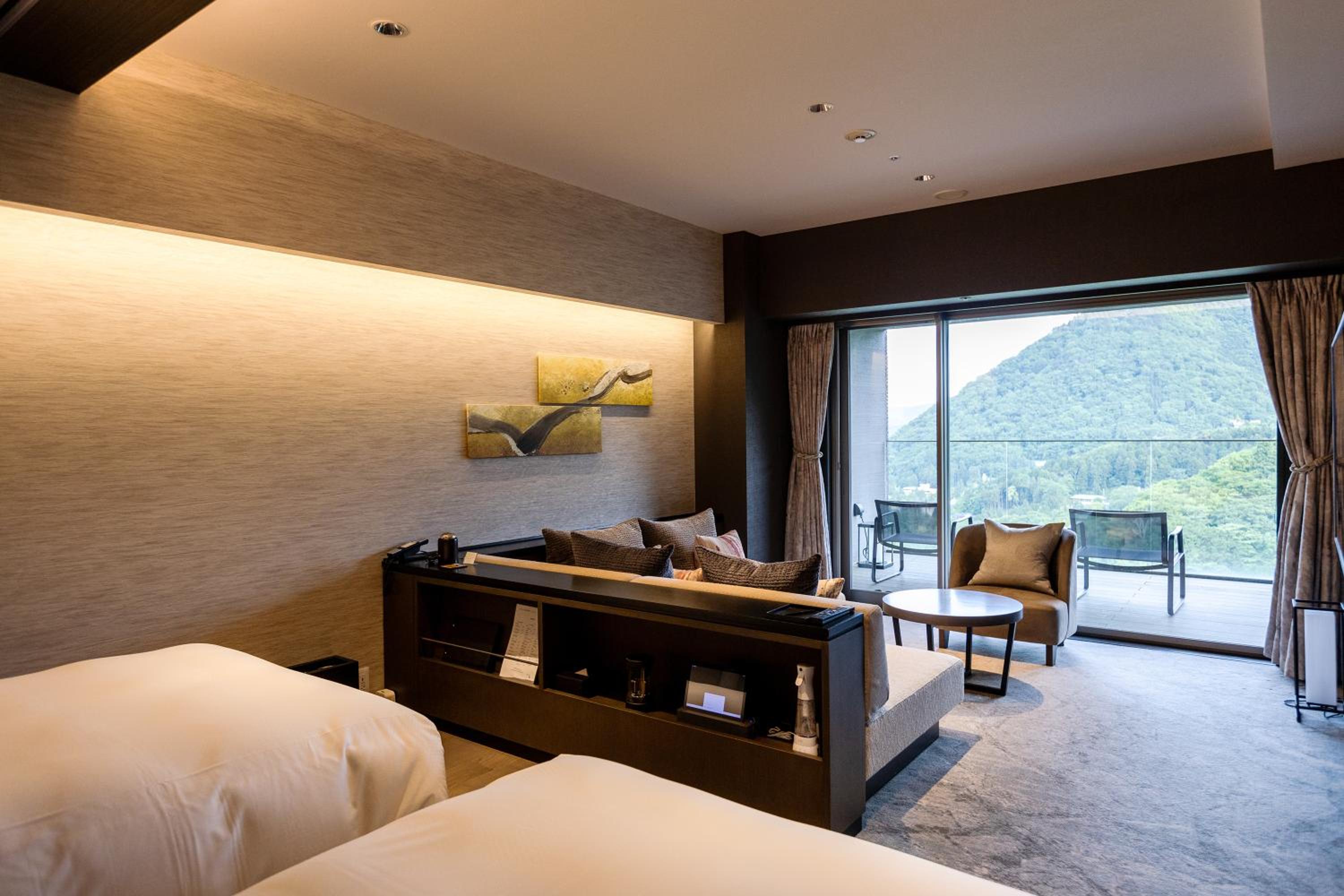 East Wing Upper Floor Deluxe Room with Open-Air Bath Western Style - Photo 2