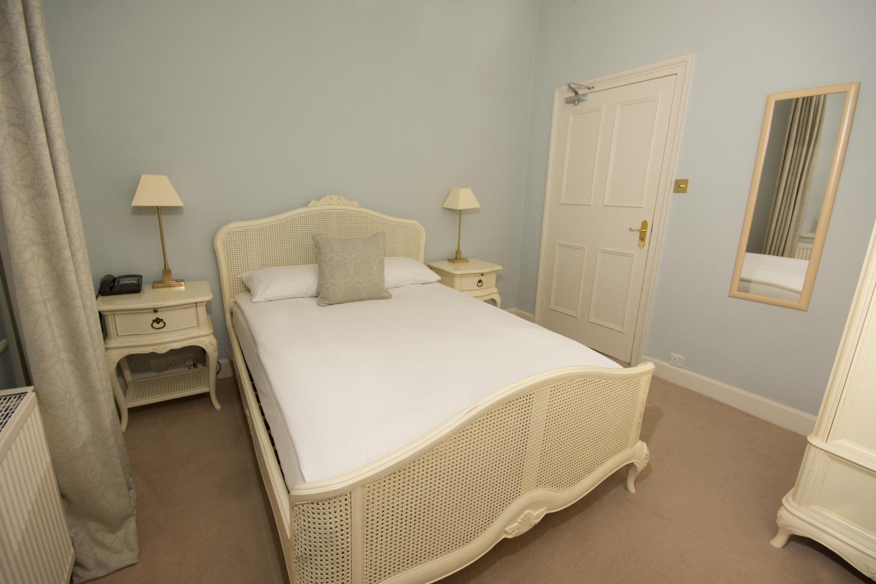 Small Double Room - Photo 1