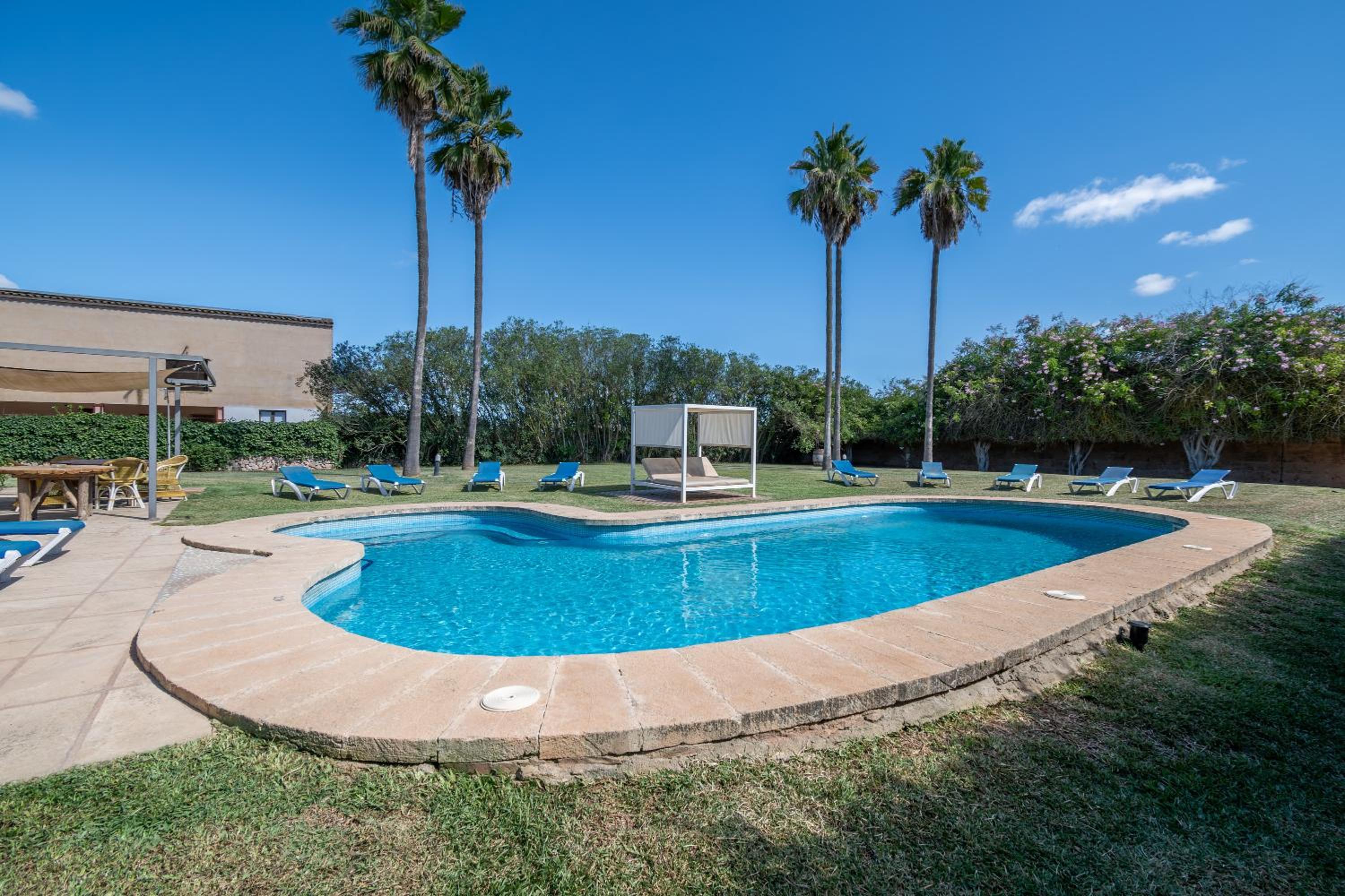 Villa with Garden View - Photo 8