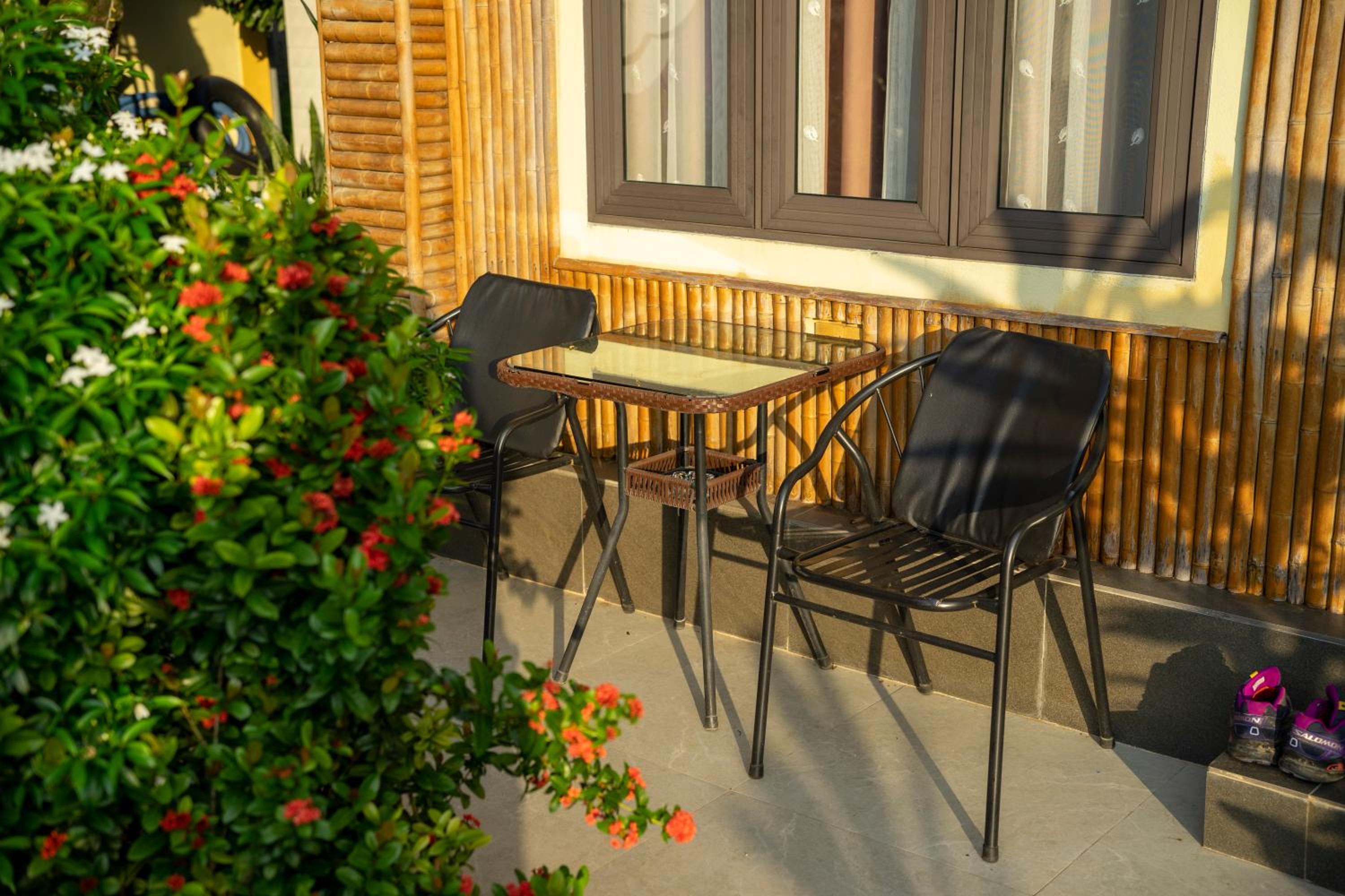 Bungalow with Garden View - Photo 9