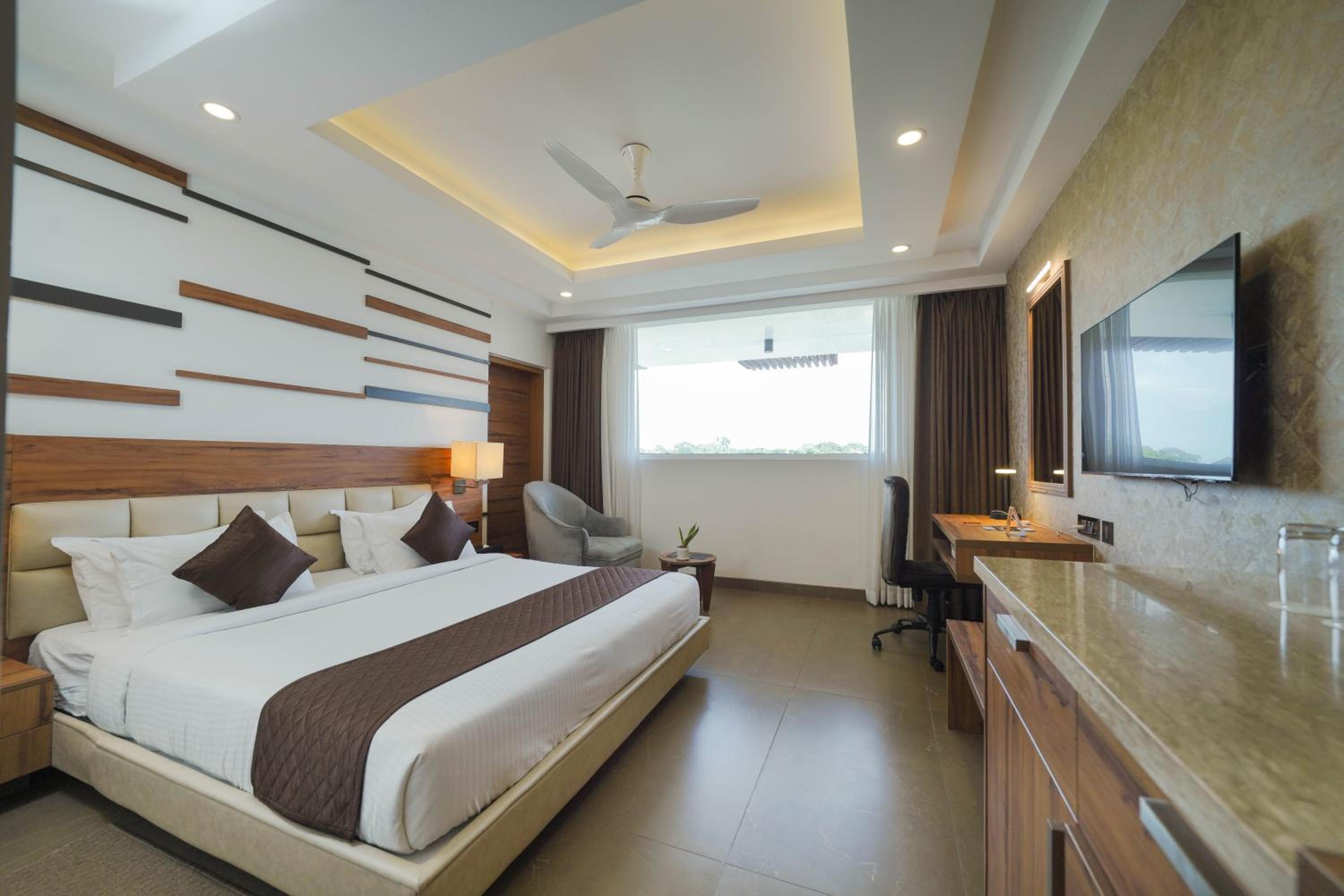 Deluxe Room with 15% off on session of 60 mins Spa
