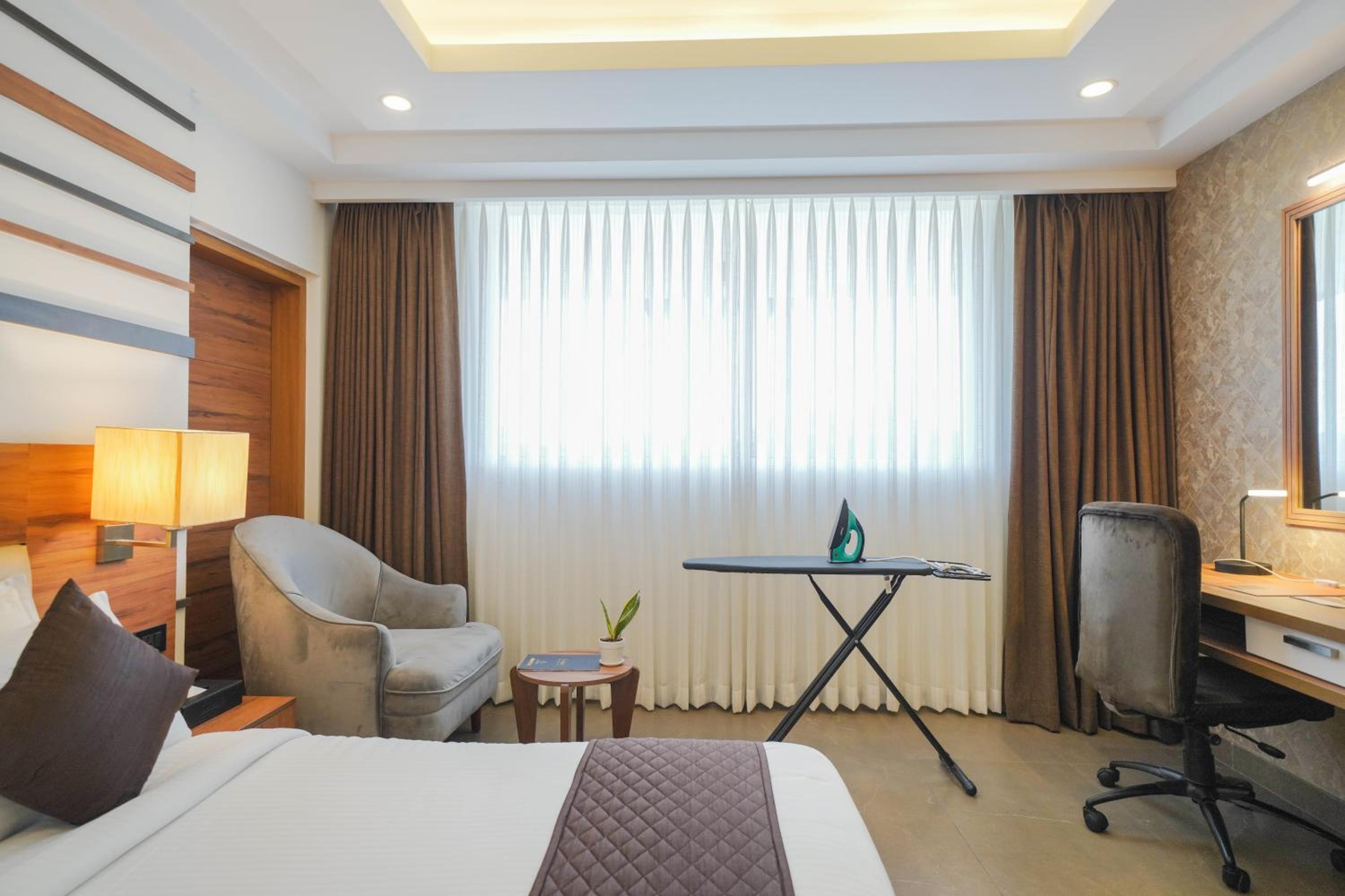Deluxe Room with 15% off on session of 60 mins Spa