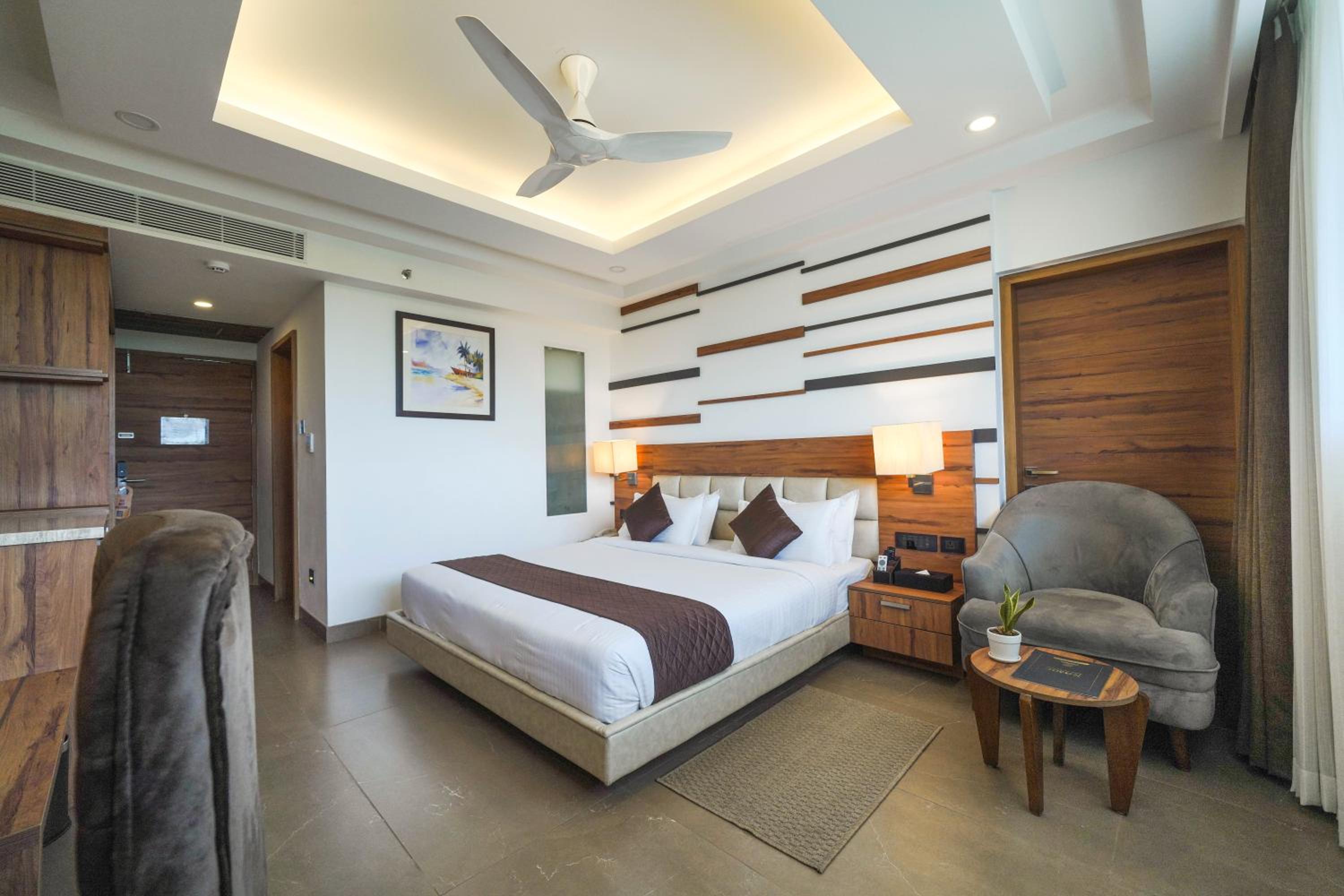 Deluxe Room with 15% off on session of 60 mins Spa