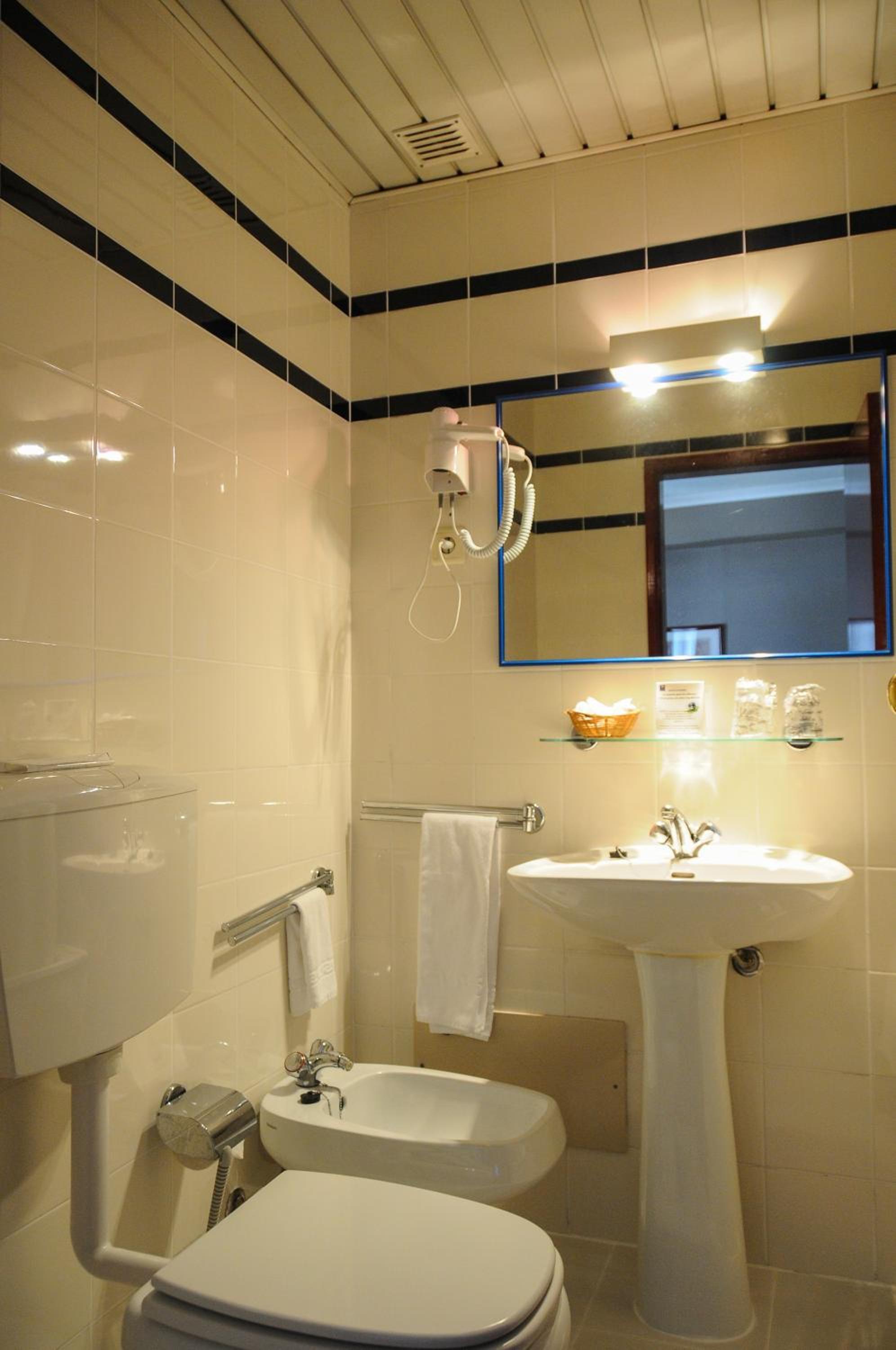Double Room - Photo 5