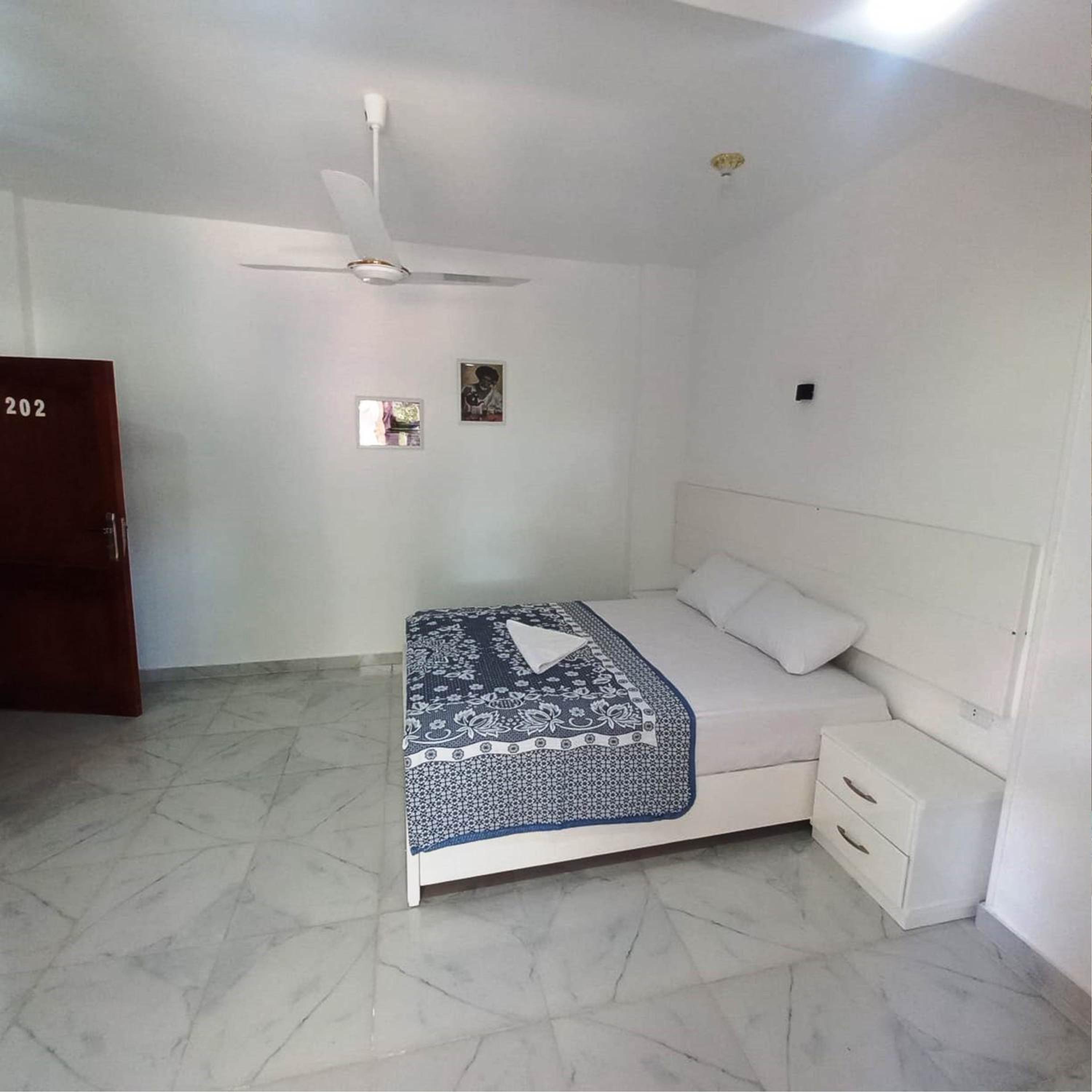 Deluxe Double Room - Photo 13