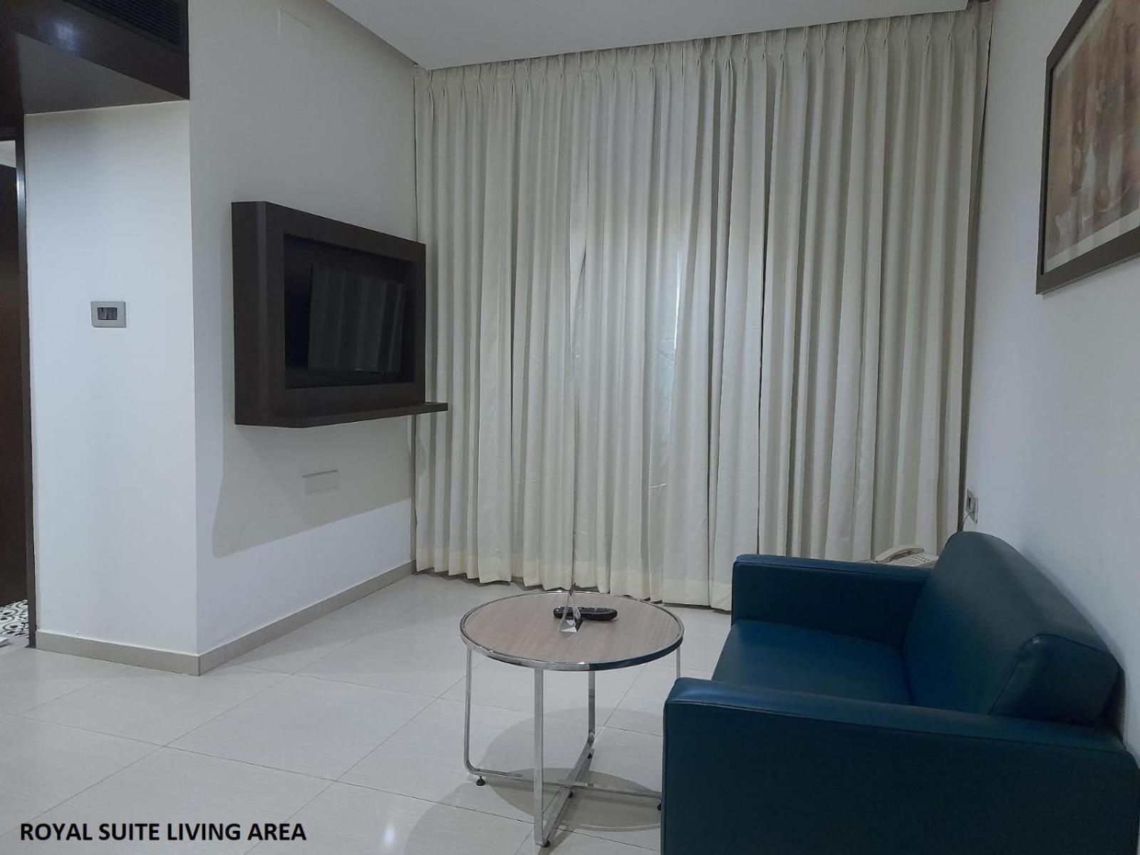 Royal Double Suite - Photo 2