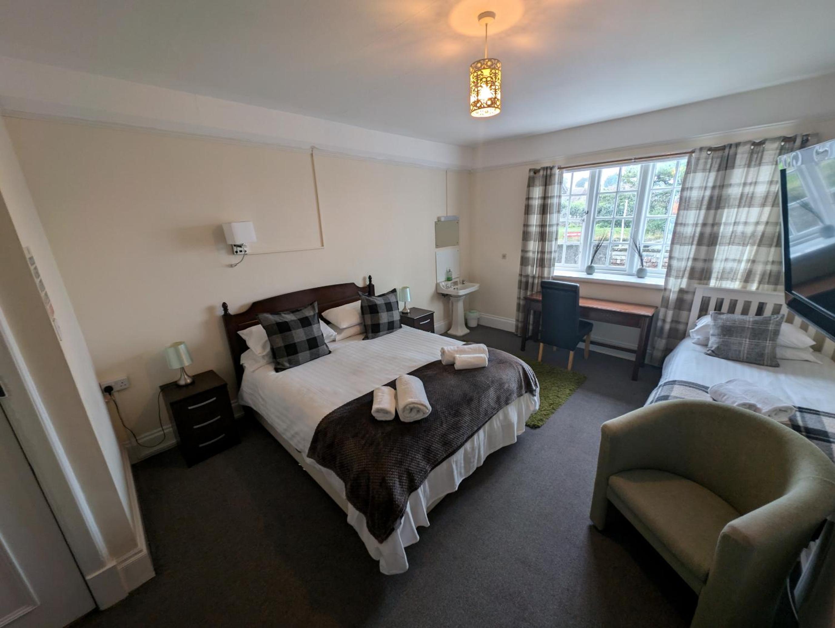 Basic Triple Room with Shared Bathroom photo 2