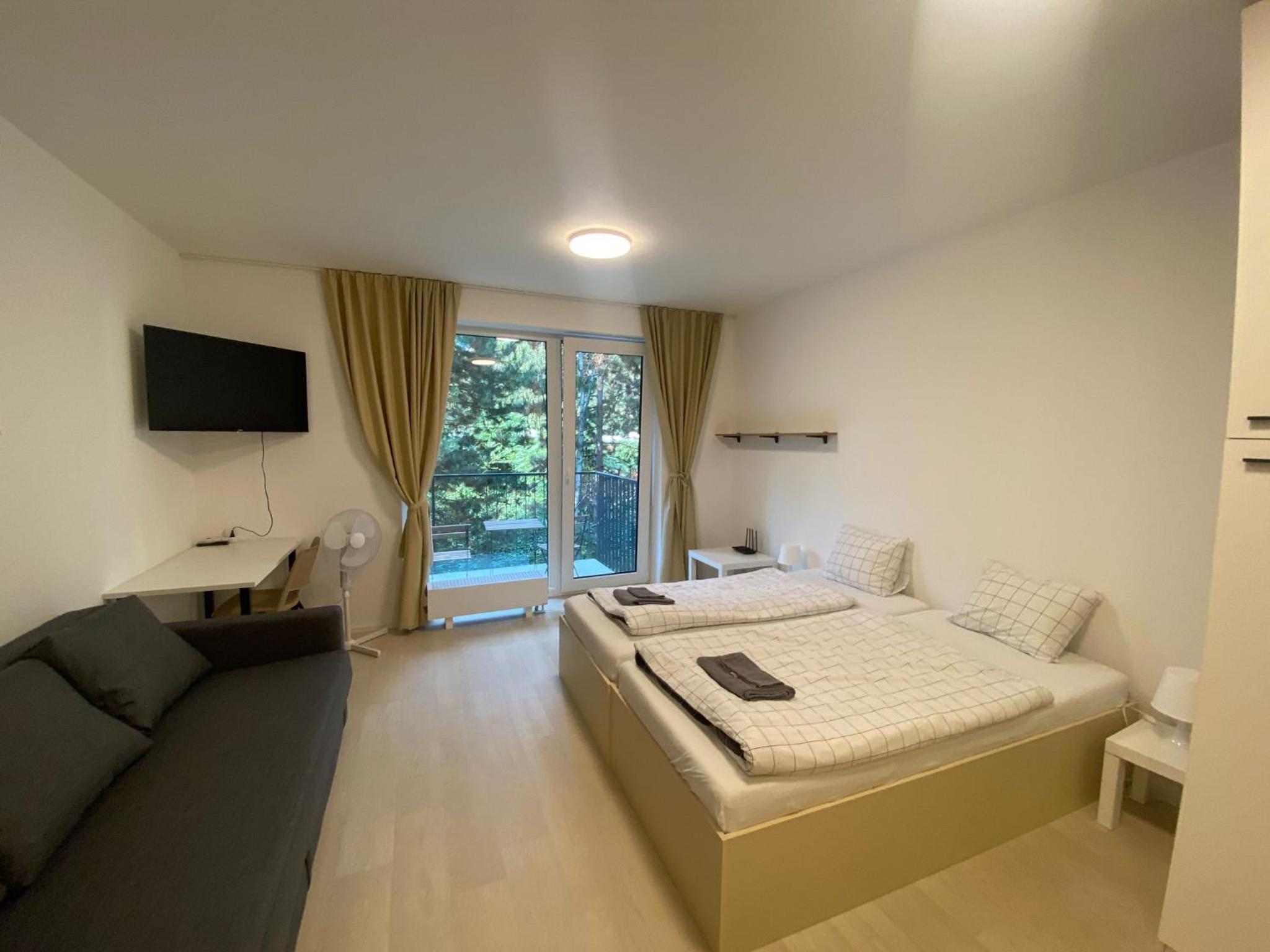 Deluxe Studio