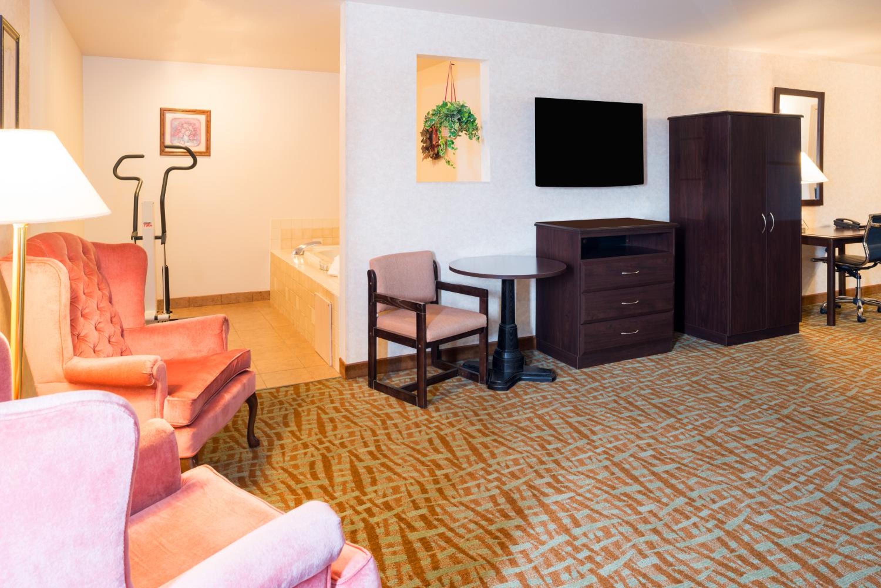 King Studio Suite with One King Bed - Non-Smoking - Photo 2