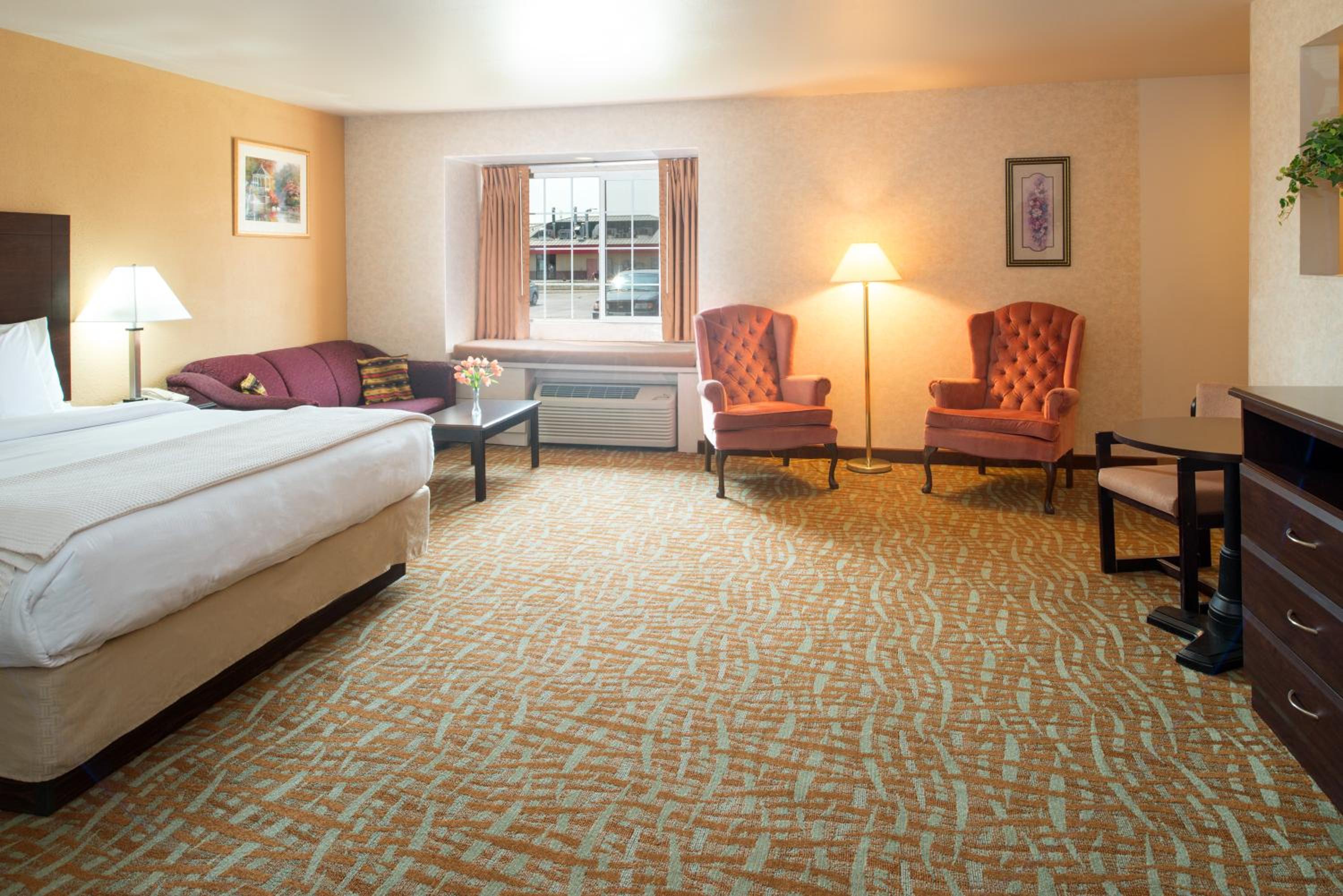 King Studio Suite with One King Bed - Non-Smoking - Photo 1