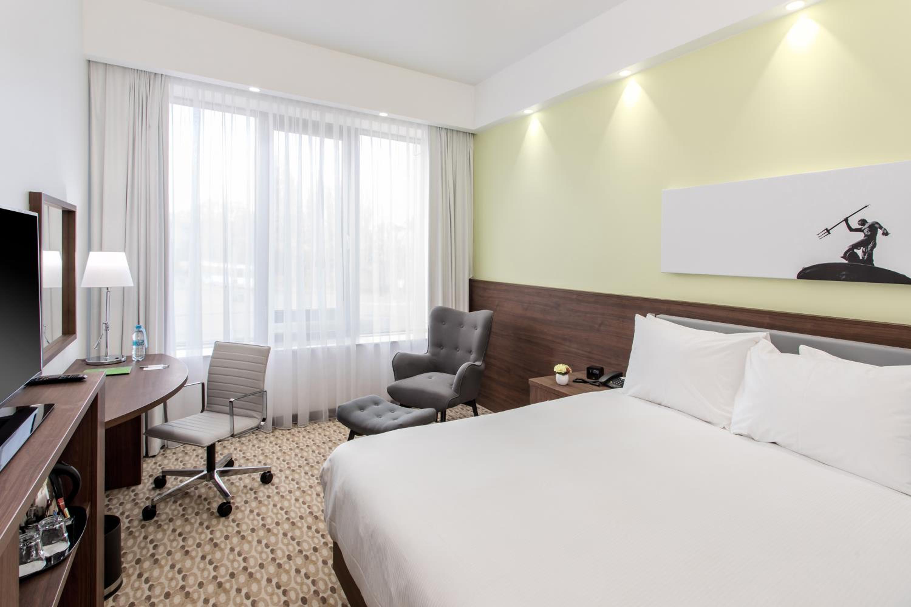 Queen Room - Accessible photo 3