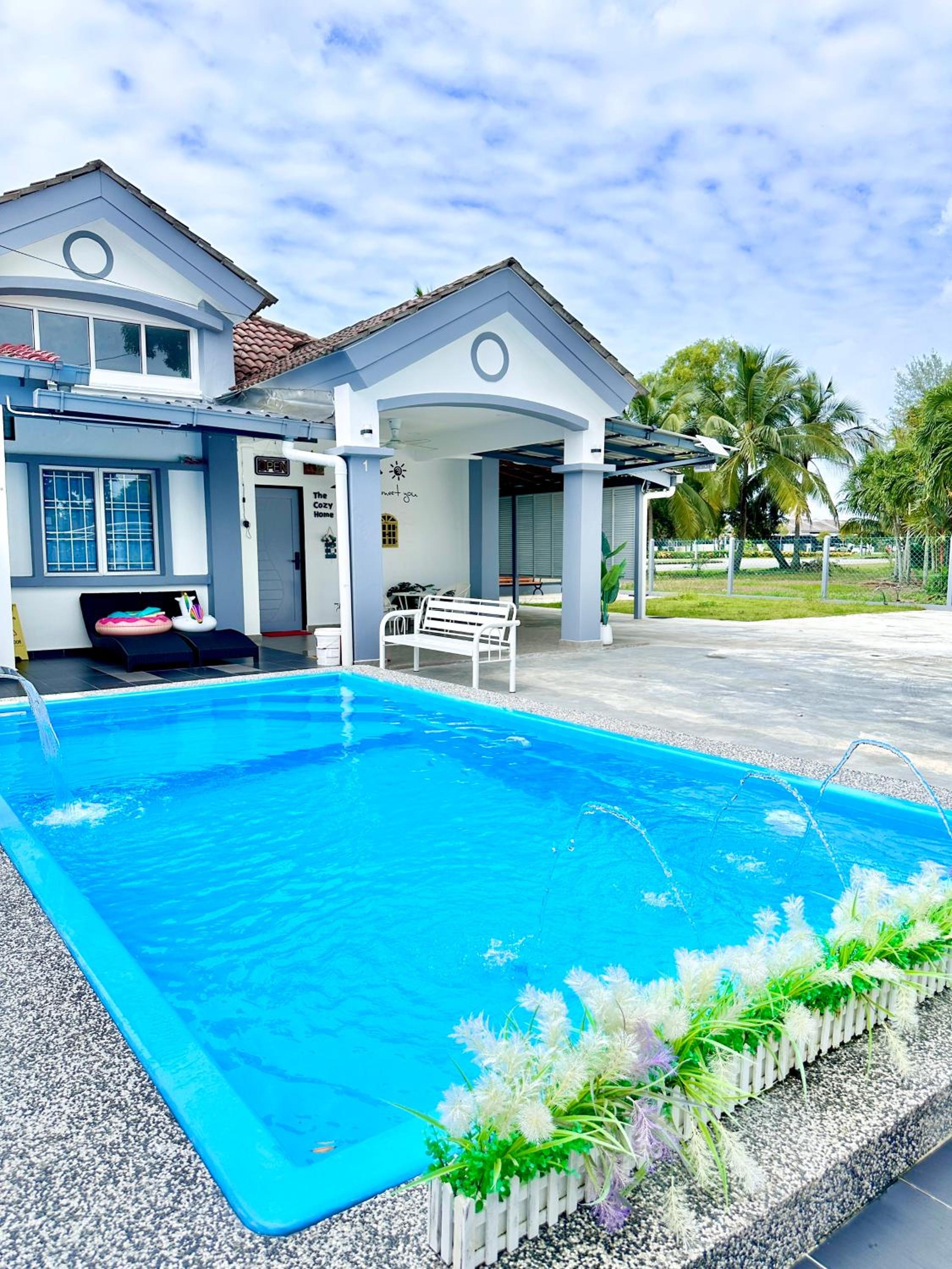 Five-Bedroom House photo 1