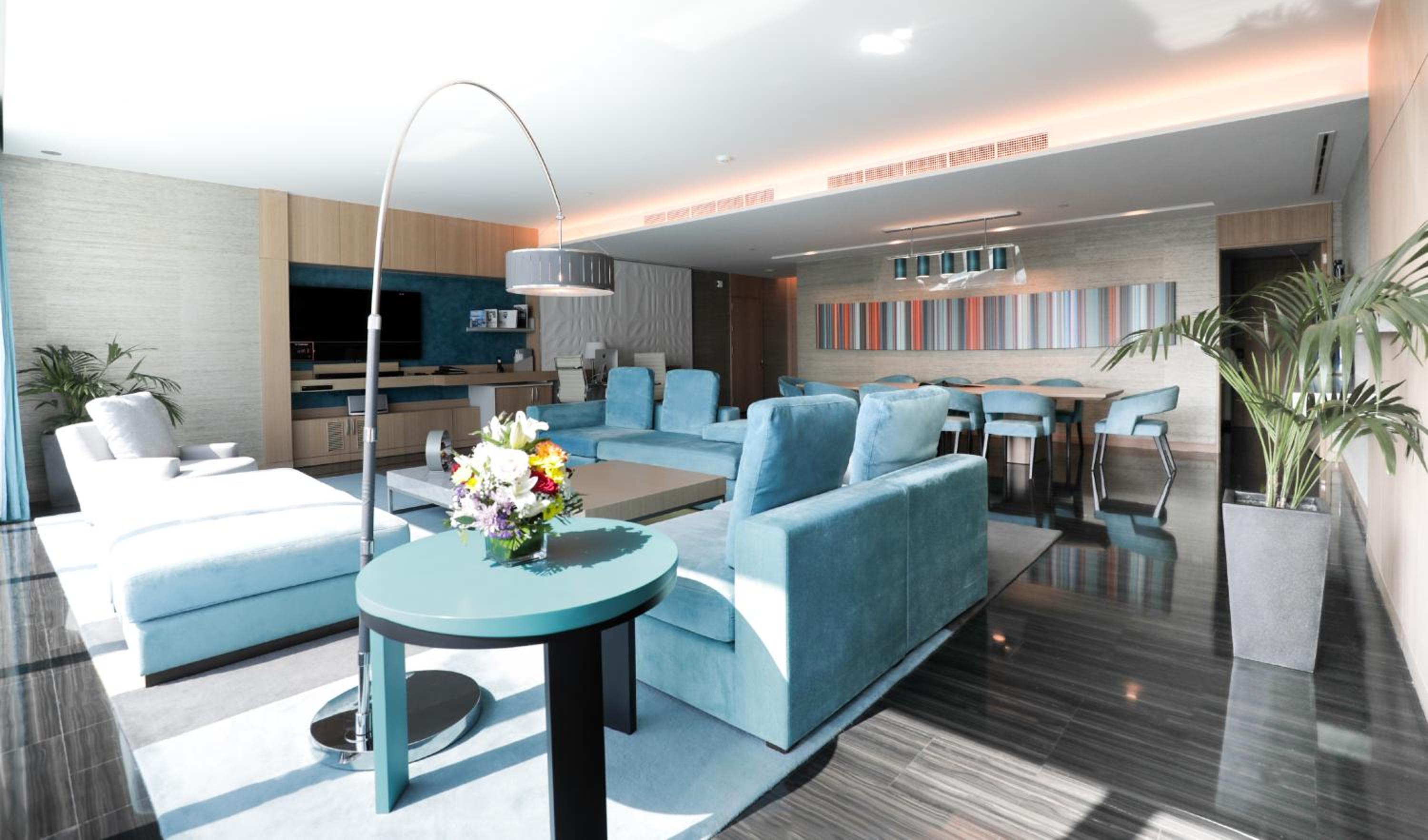 Presidential Suite with Club Access and Burj Khalifa View thumbnail 6