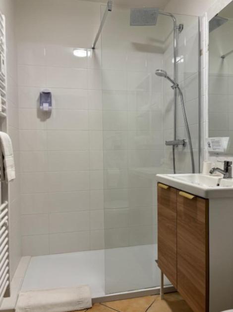 Family Room with Bathroom photo 3