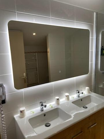 Family Room with Bathroom photo 2