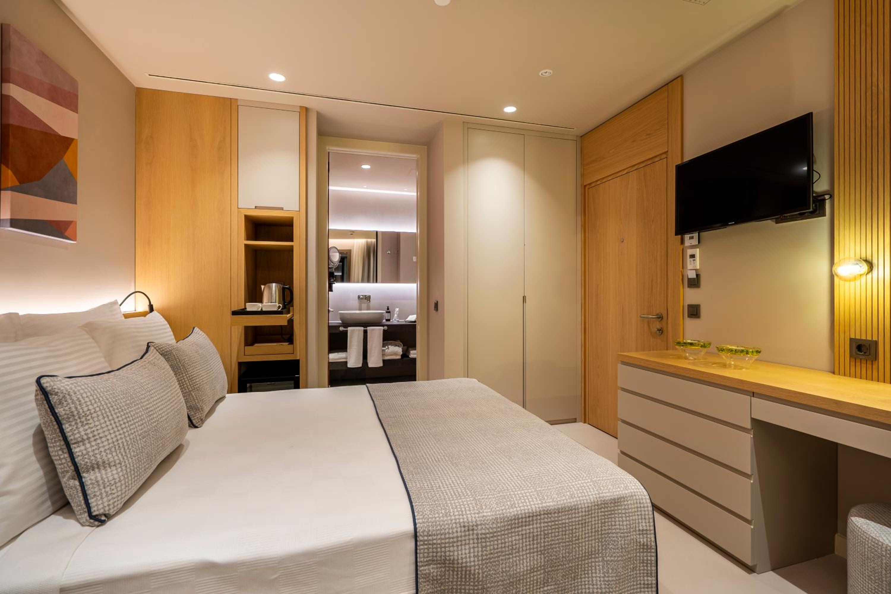 Budget Double Room photo 2