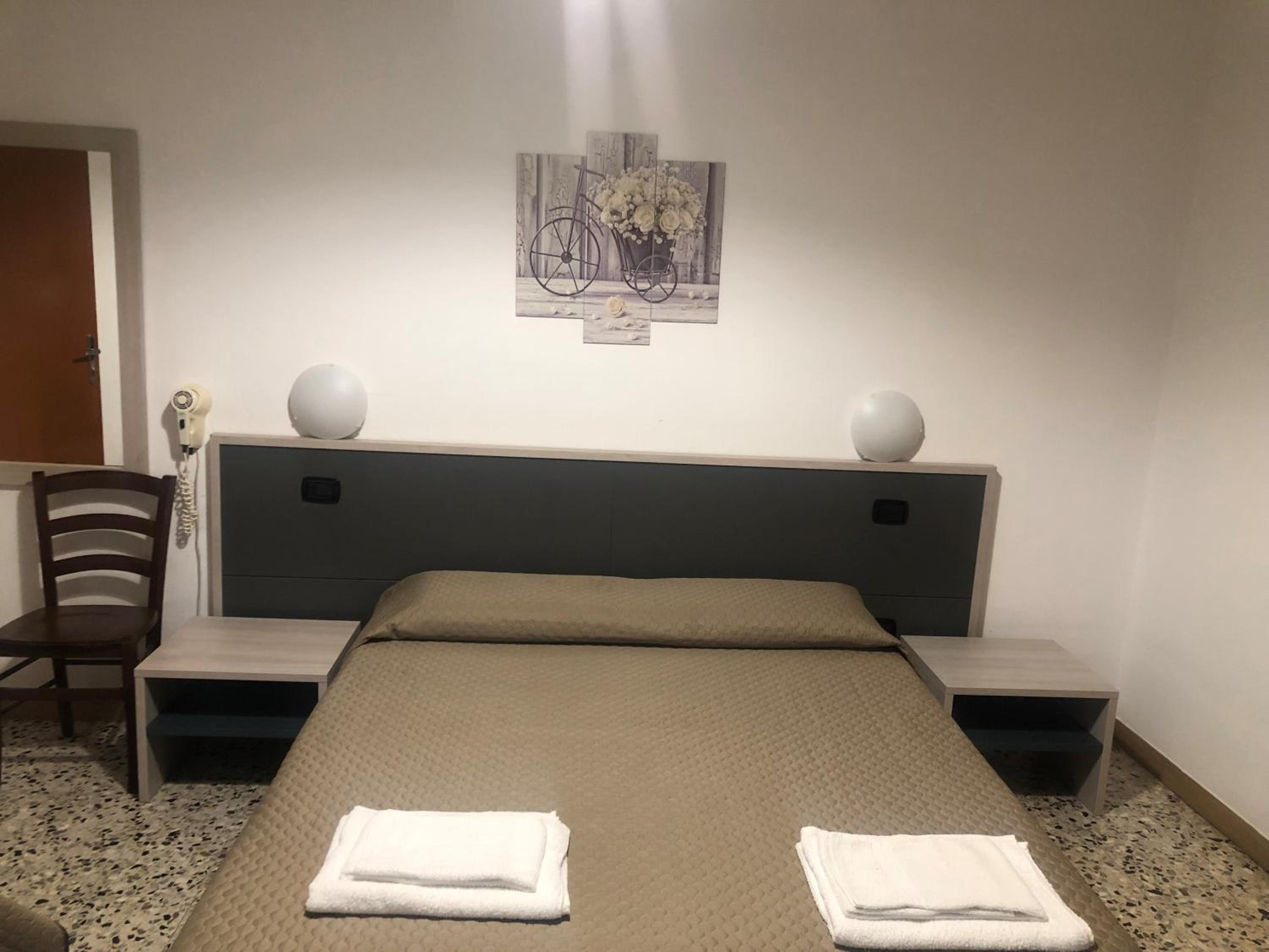 Large Double or Twin Room photo 2