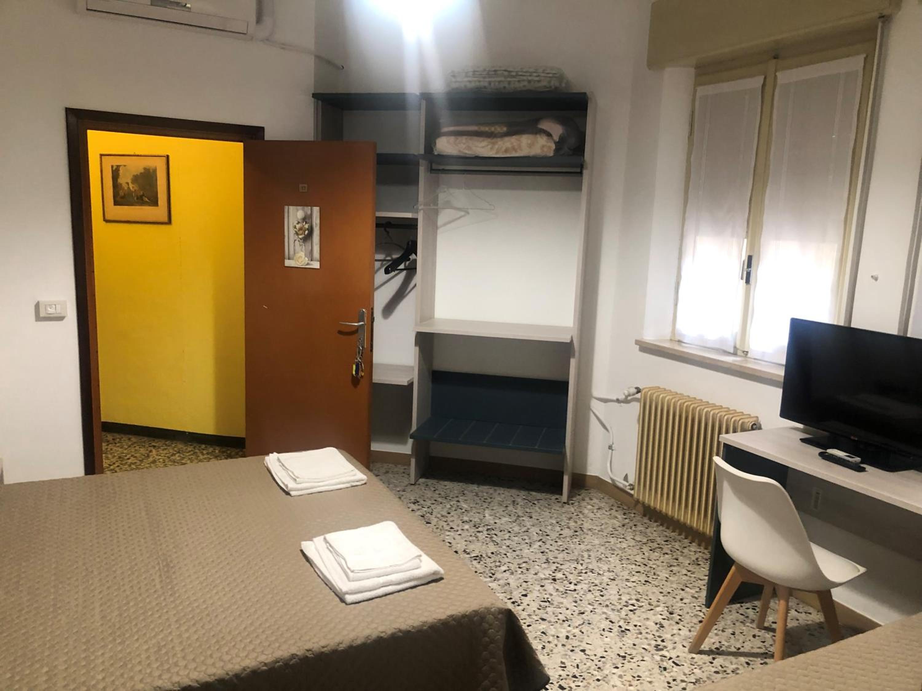 Large Double or Twin Room photo 3