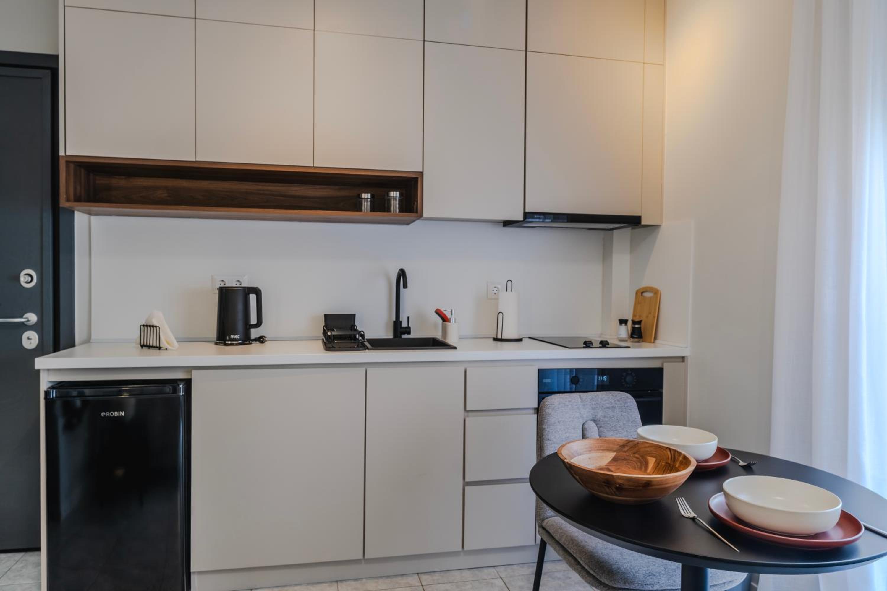 One-Bedroom Apartment with Balcony and City View photo 2