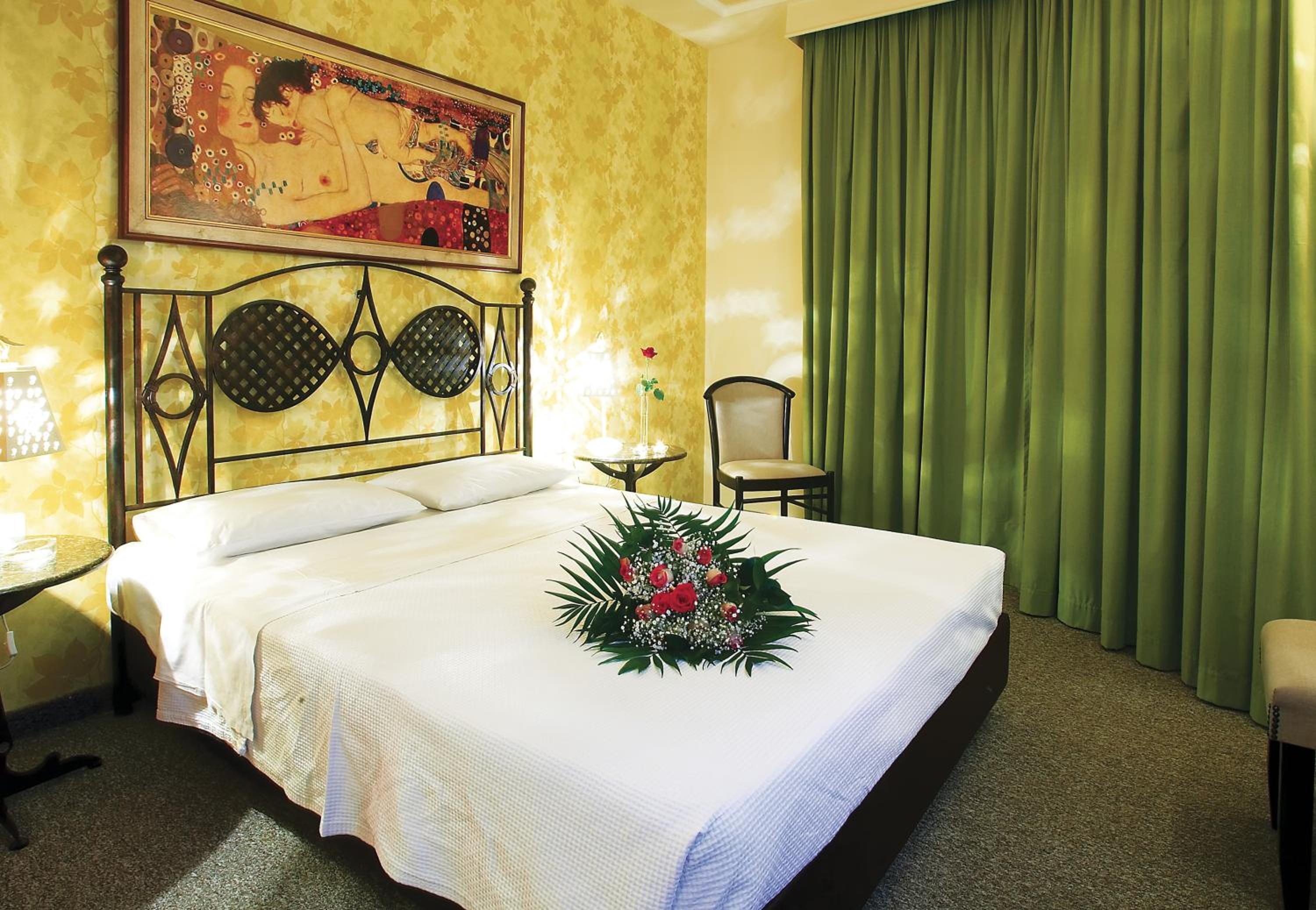 Double or Twin Room - Photo 4