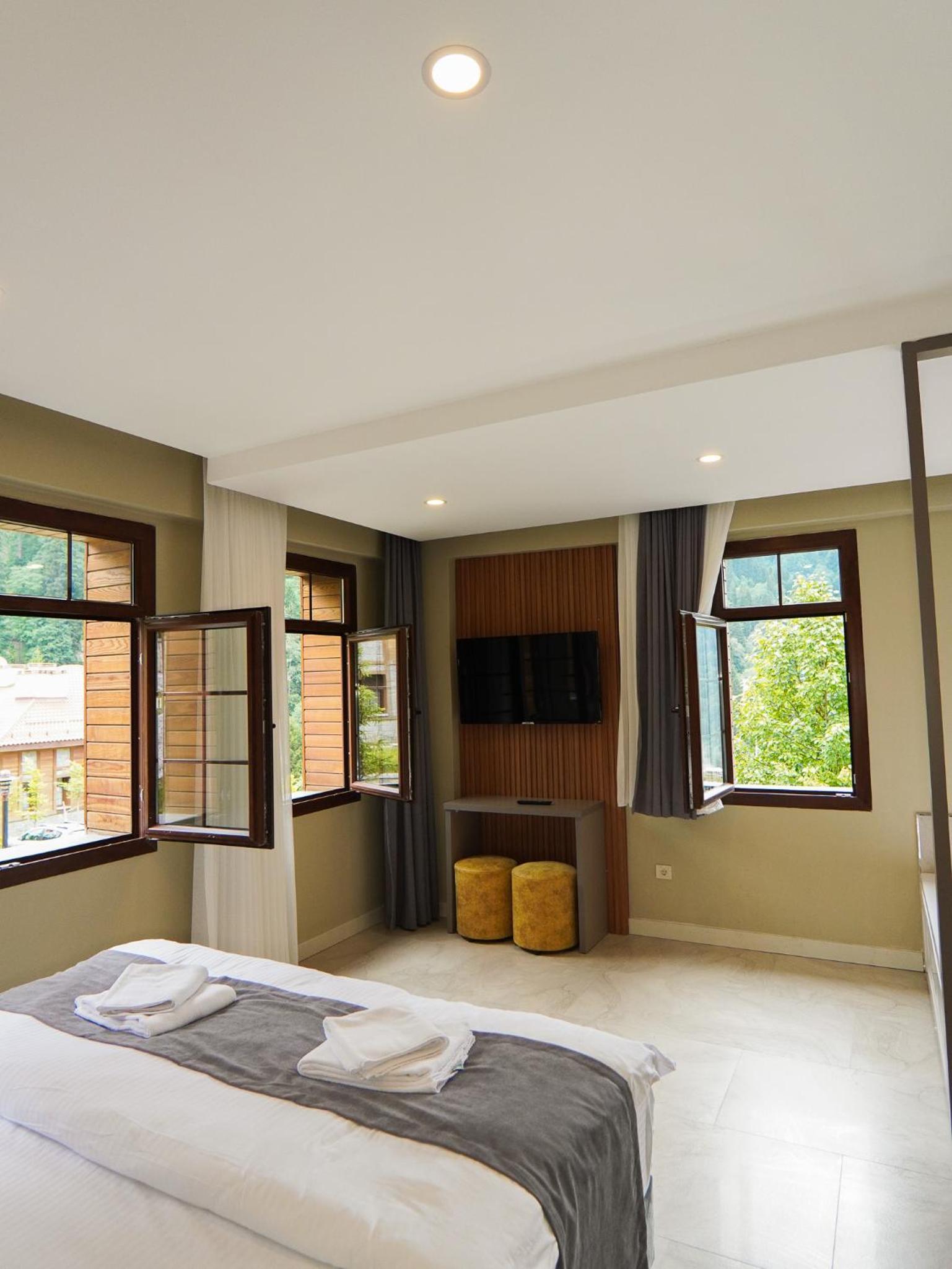 Double Room with Spa Bath photo 3