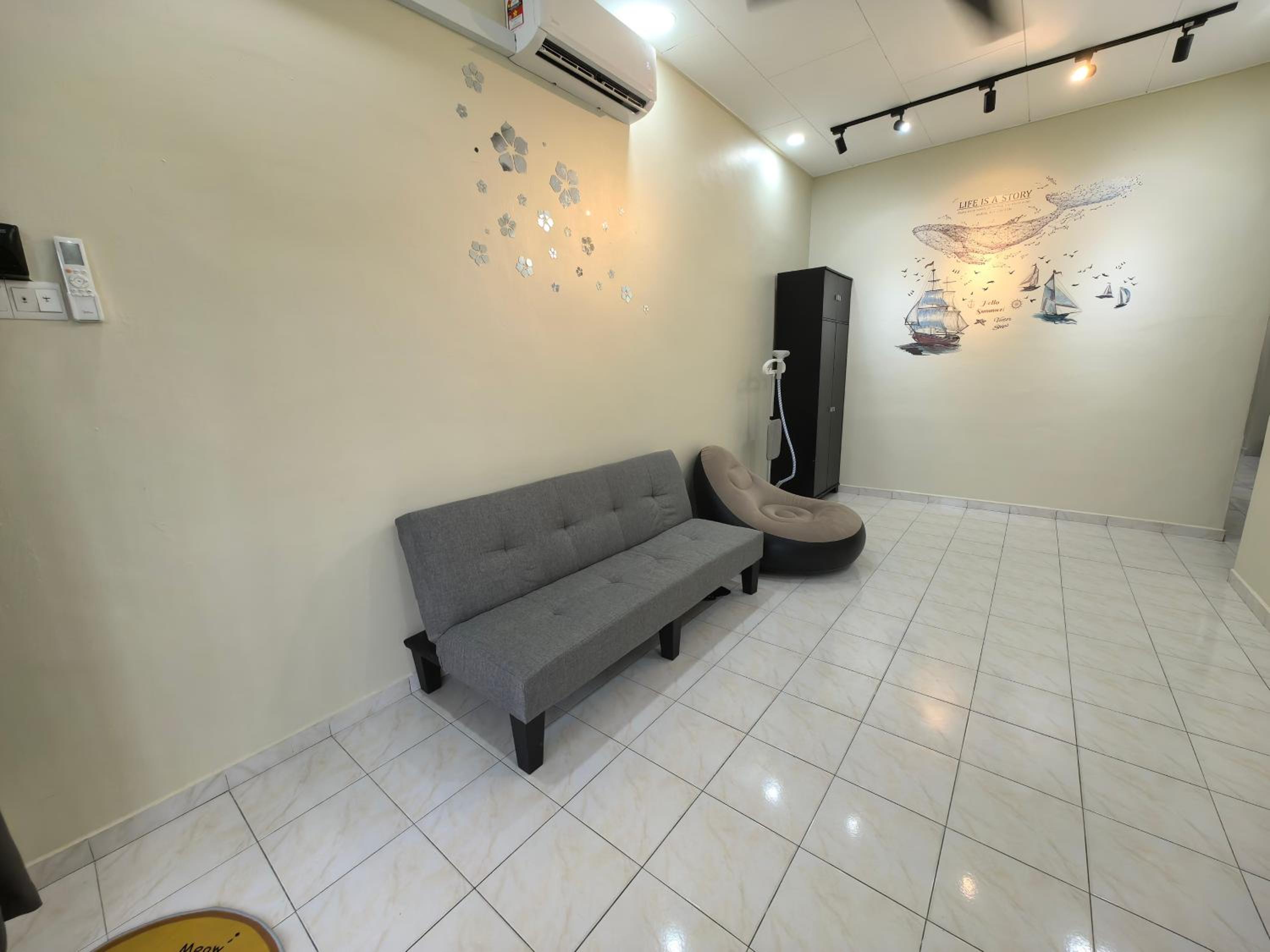 Four-Bedroom House photo 3