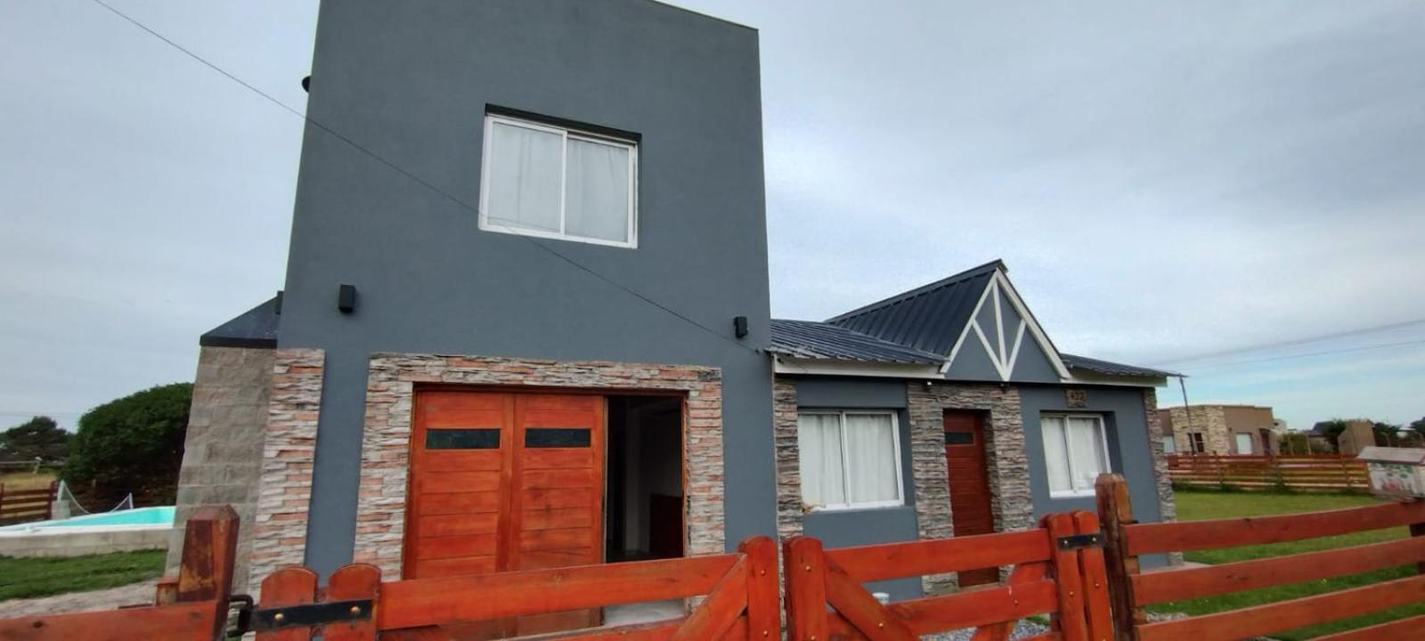 Four-Bedroom House photo 2