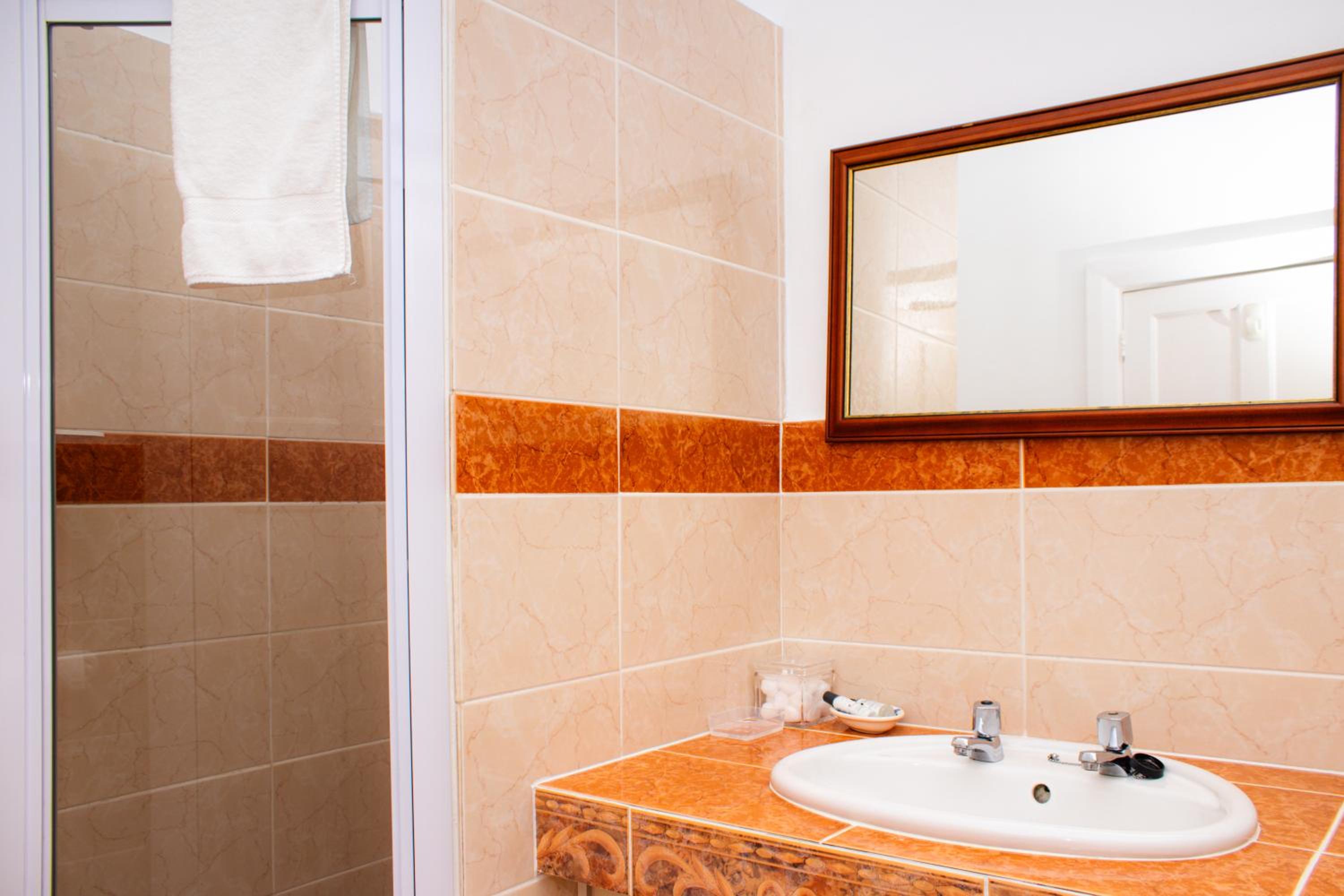 Double Room - Photo 34