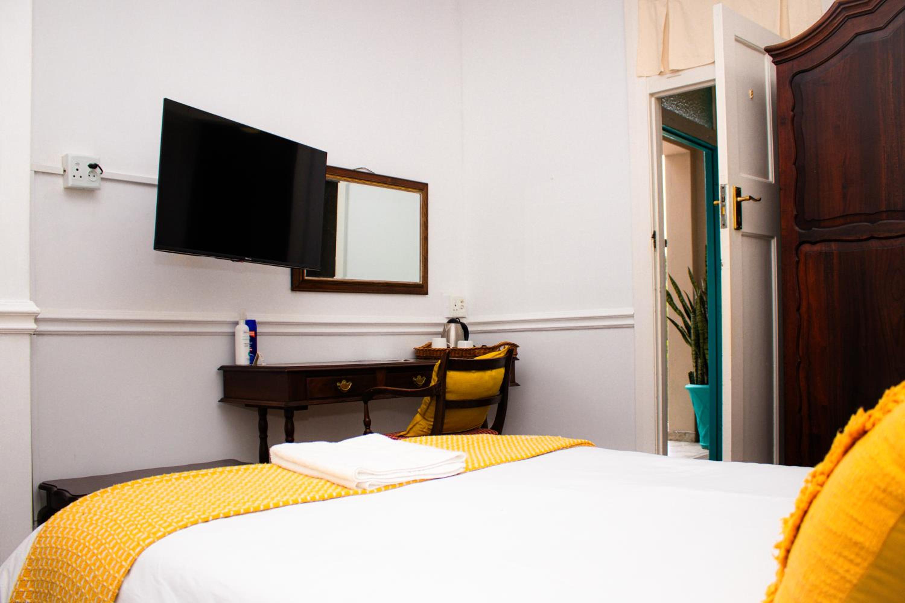 Double Room - Photo 32