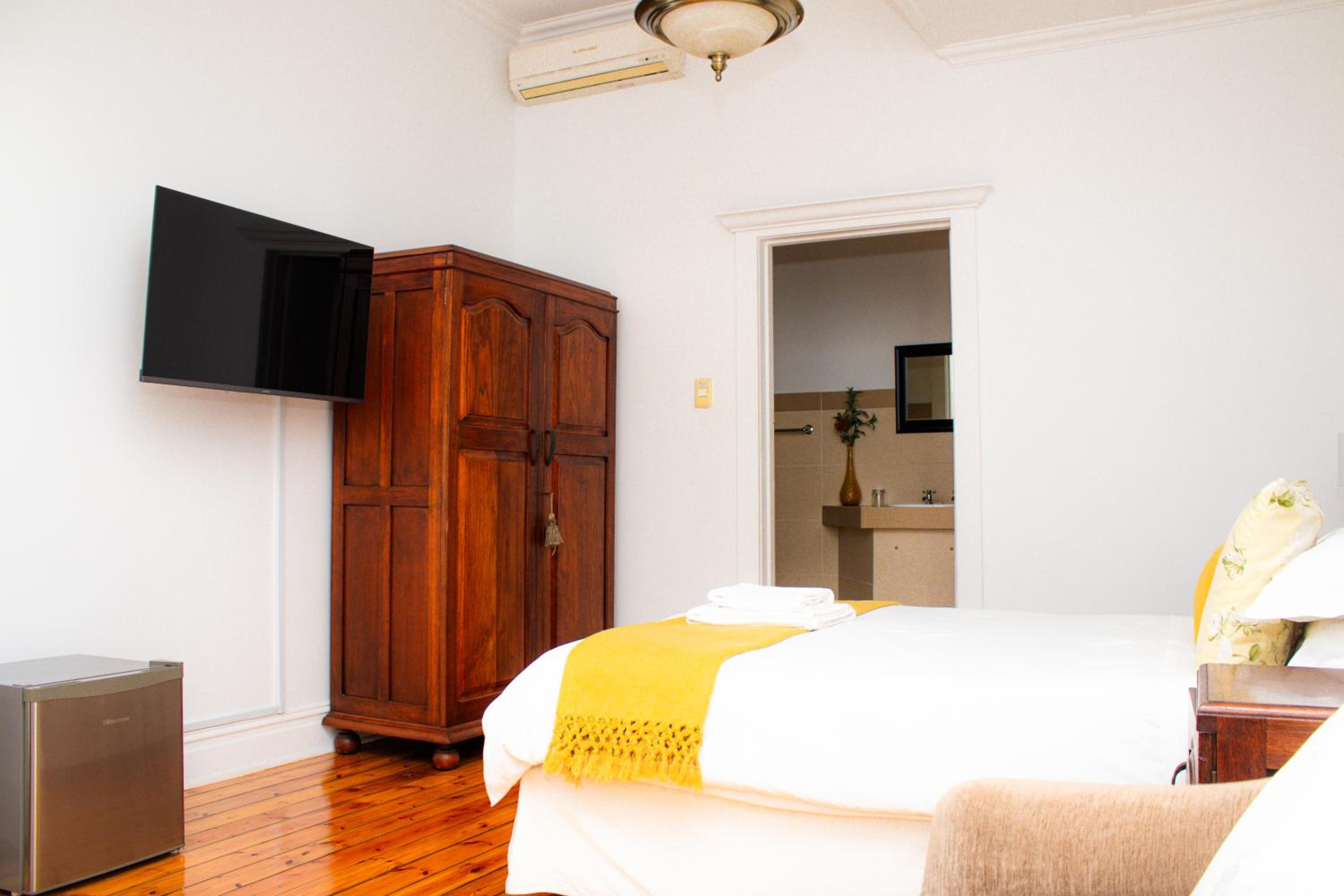 Double Room - Photo 10