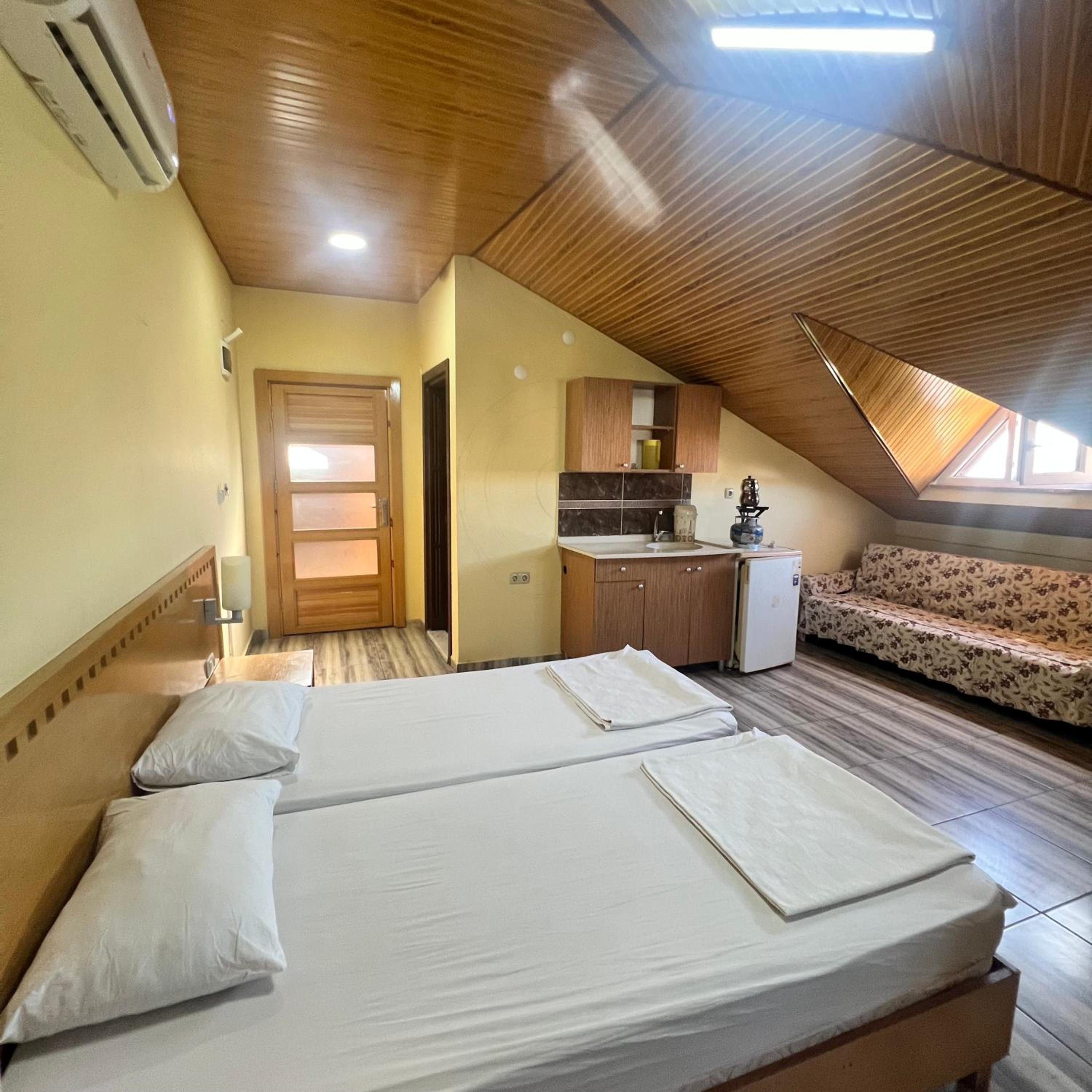 Double Room - Photo 2