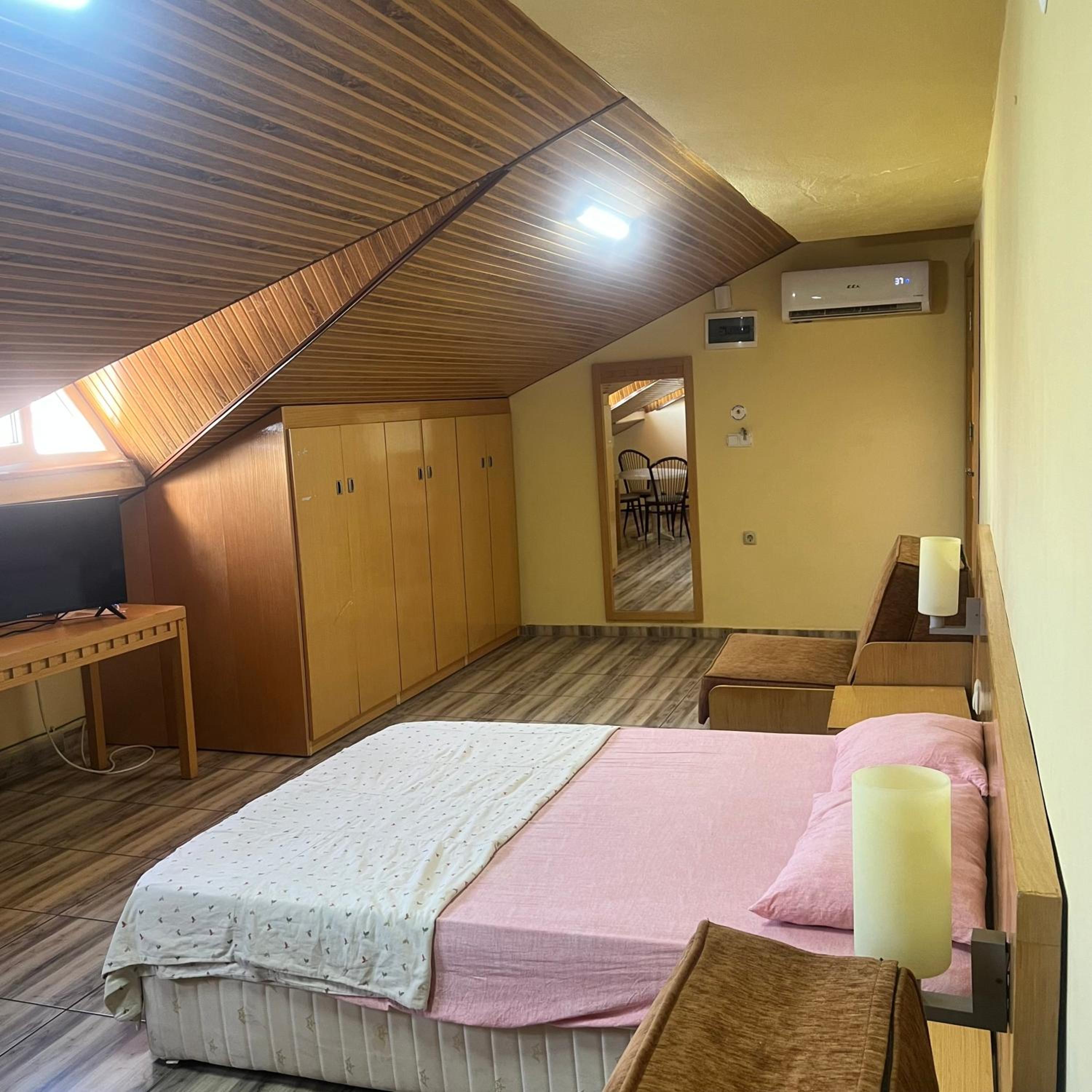 Double Room - Photo 1