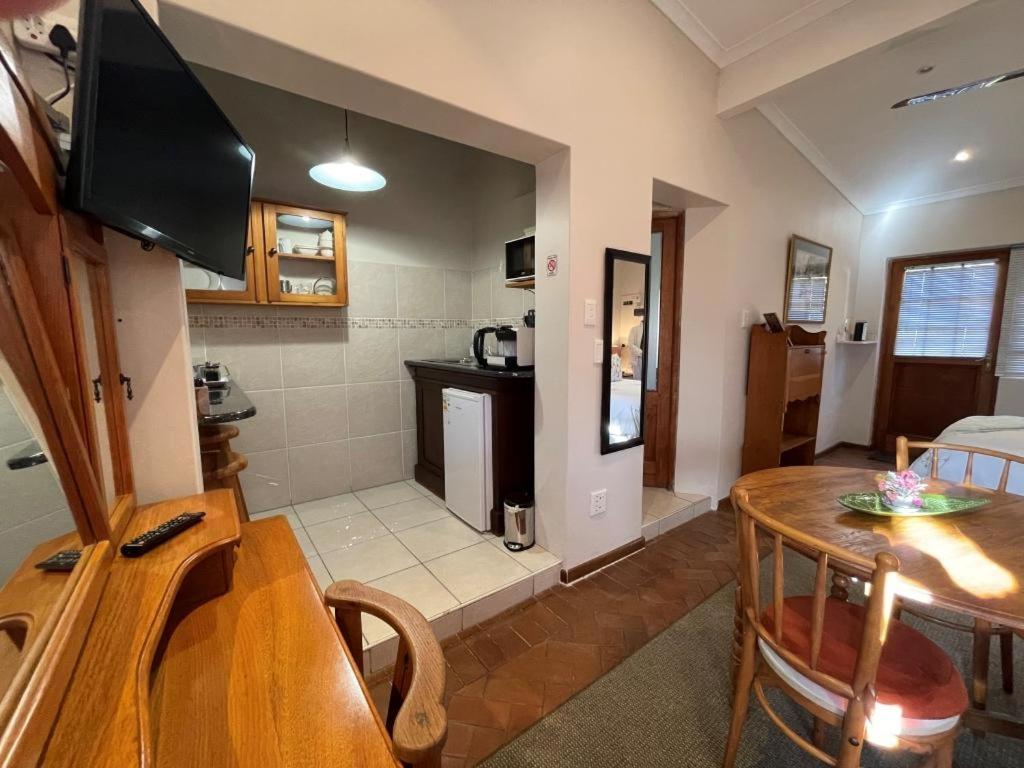 Superior Deluxe Double or Twin Room  - Photo 6