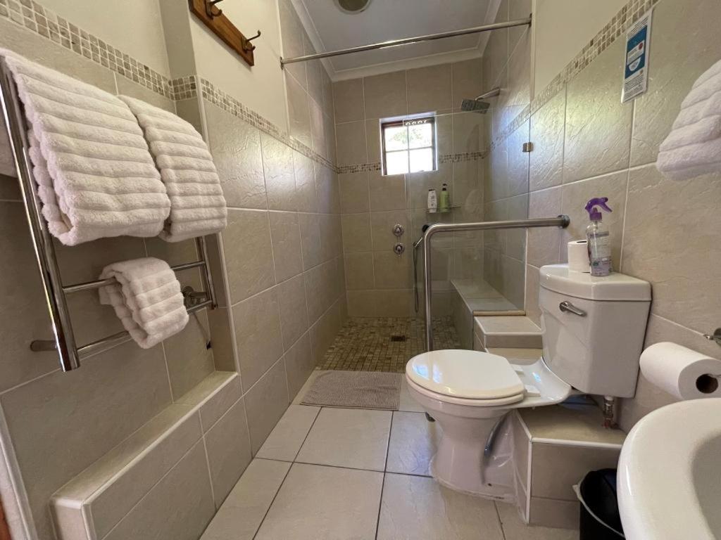 Double or Twin Room - Photo 5