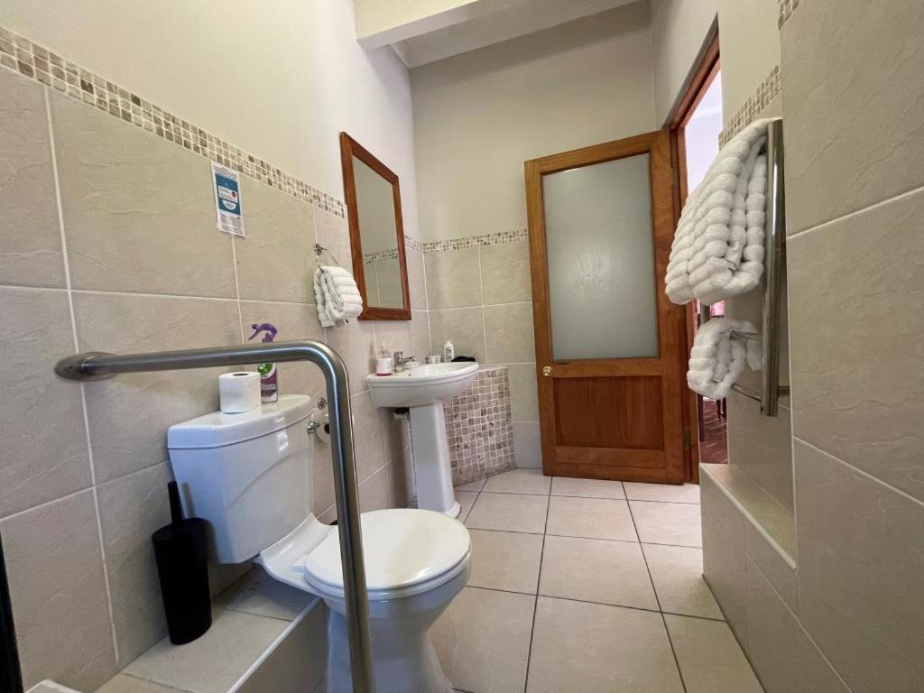 Double or Twin Room - Photo 4