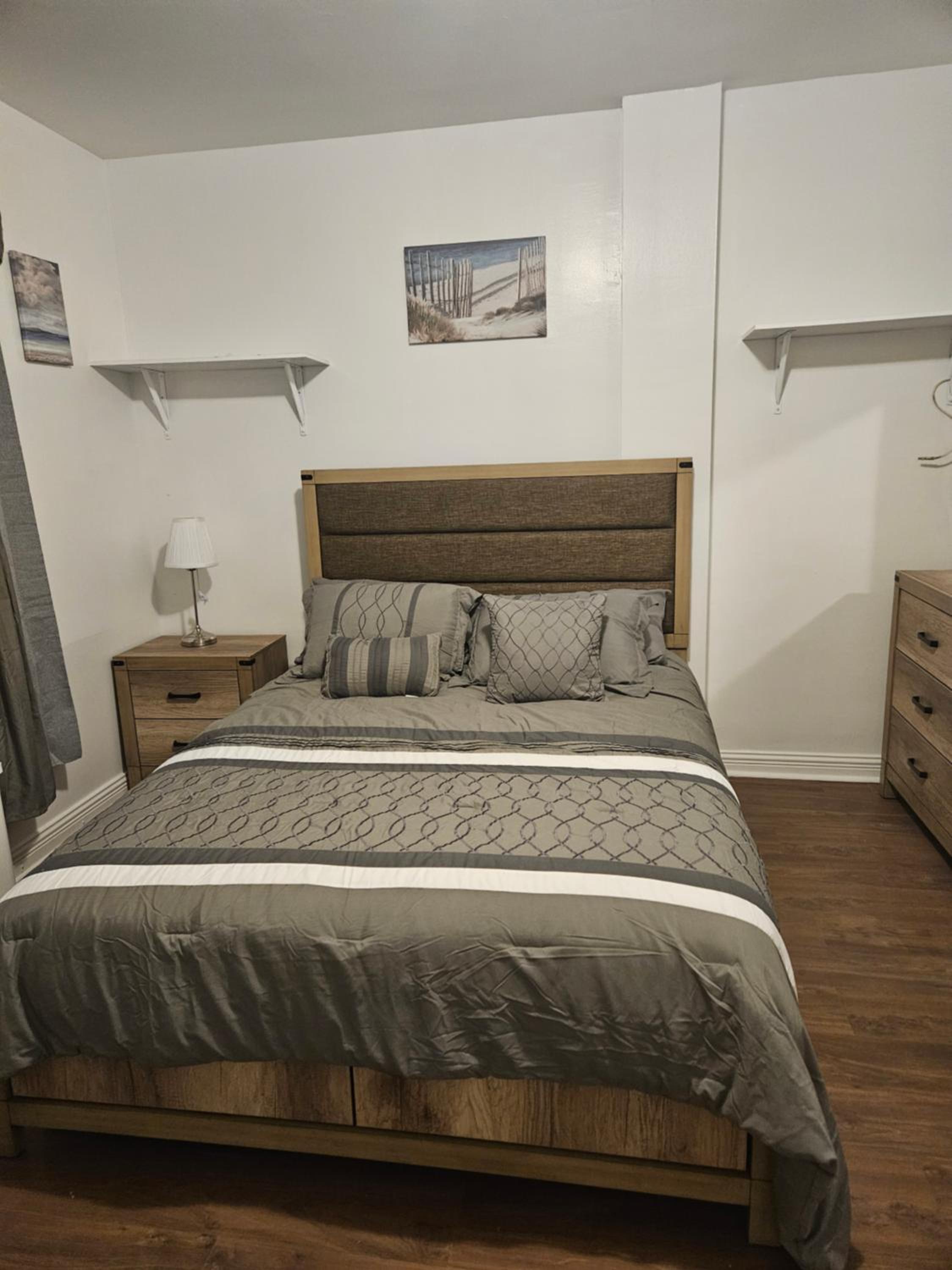 One-Bedroom Apartment photo 1