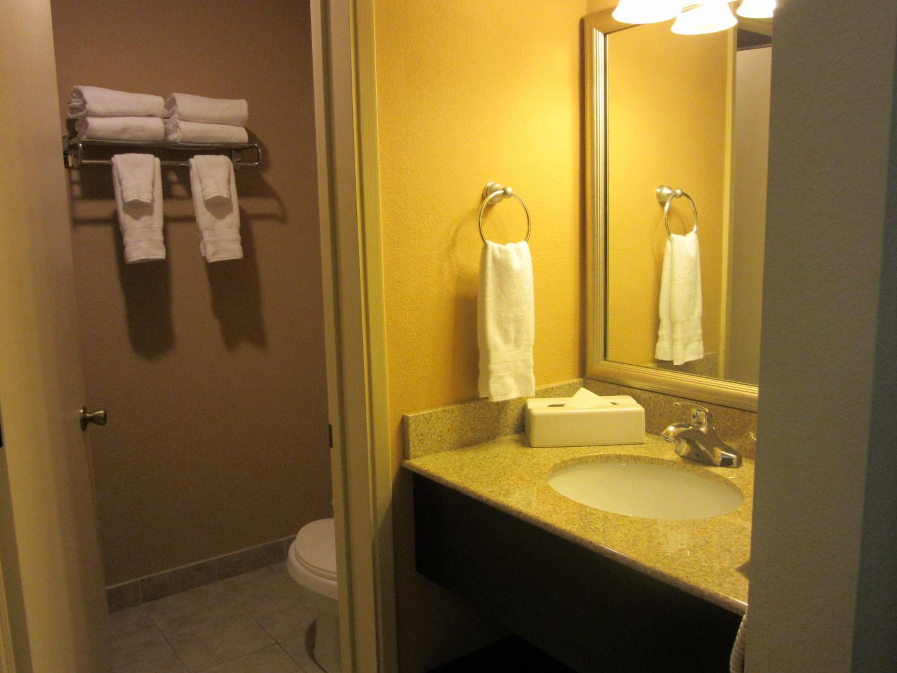 Queen Room with Two Queen Beds with Kitchenette - Photo 5