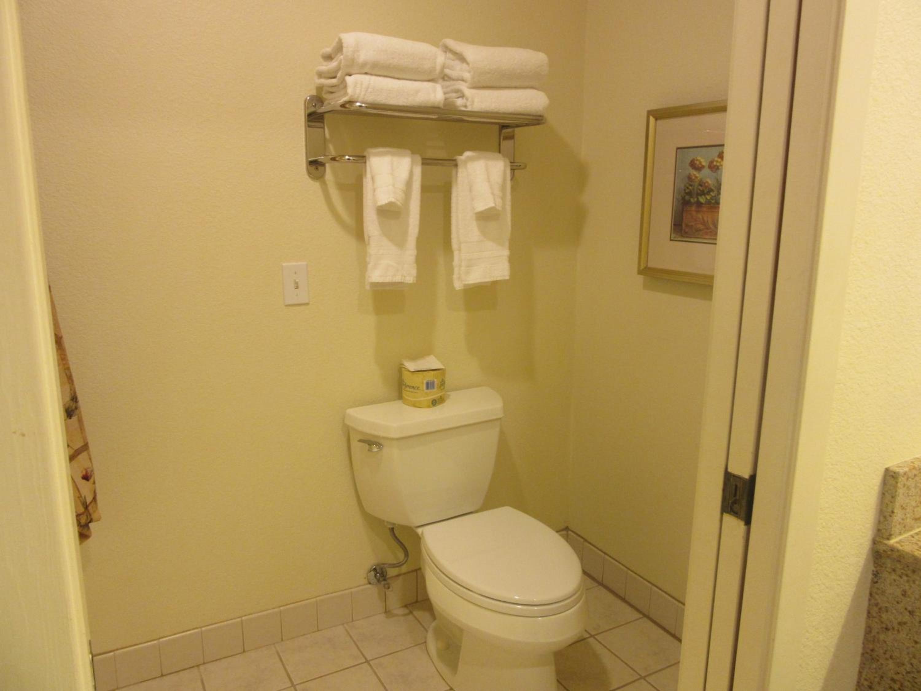 King Room - Non-Smoking - Photo 6
