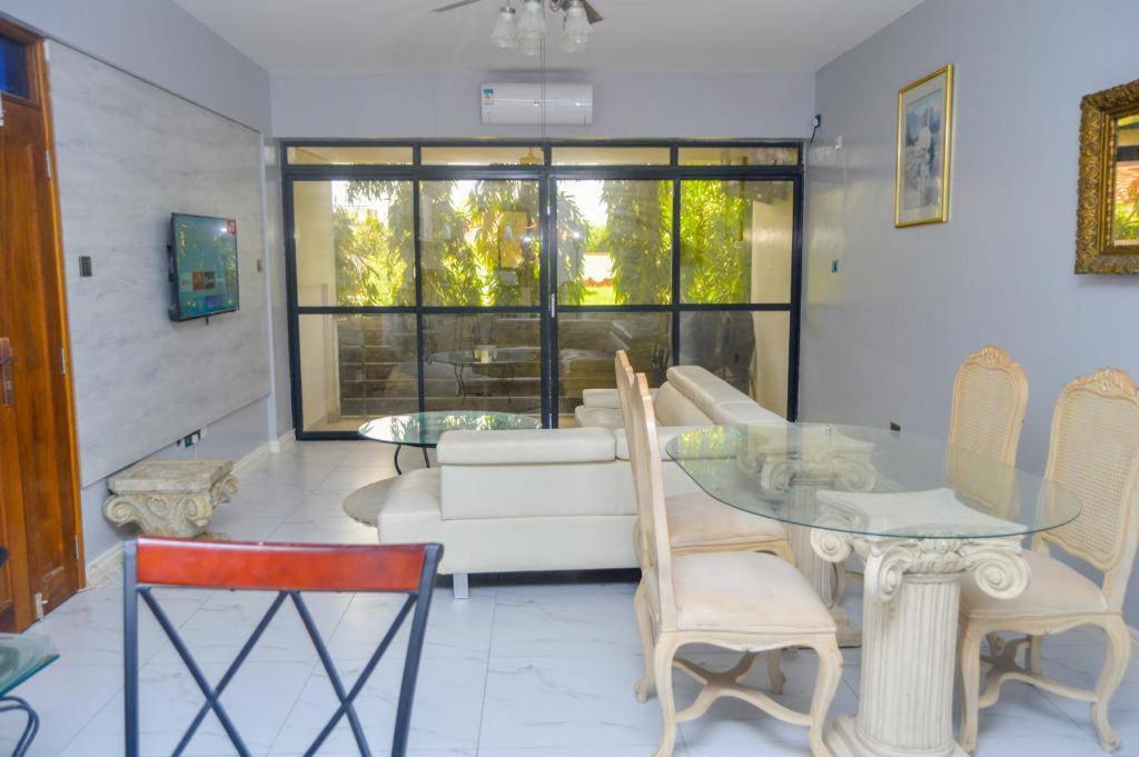Three-Bedroom House photo 2