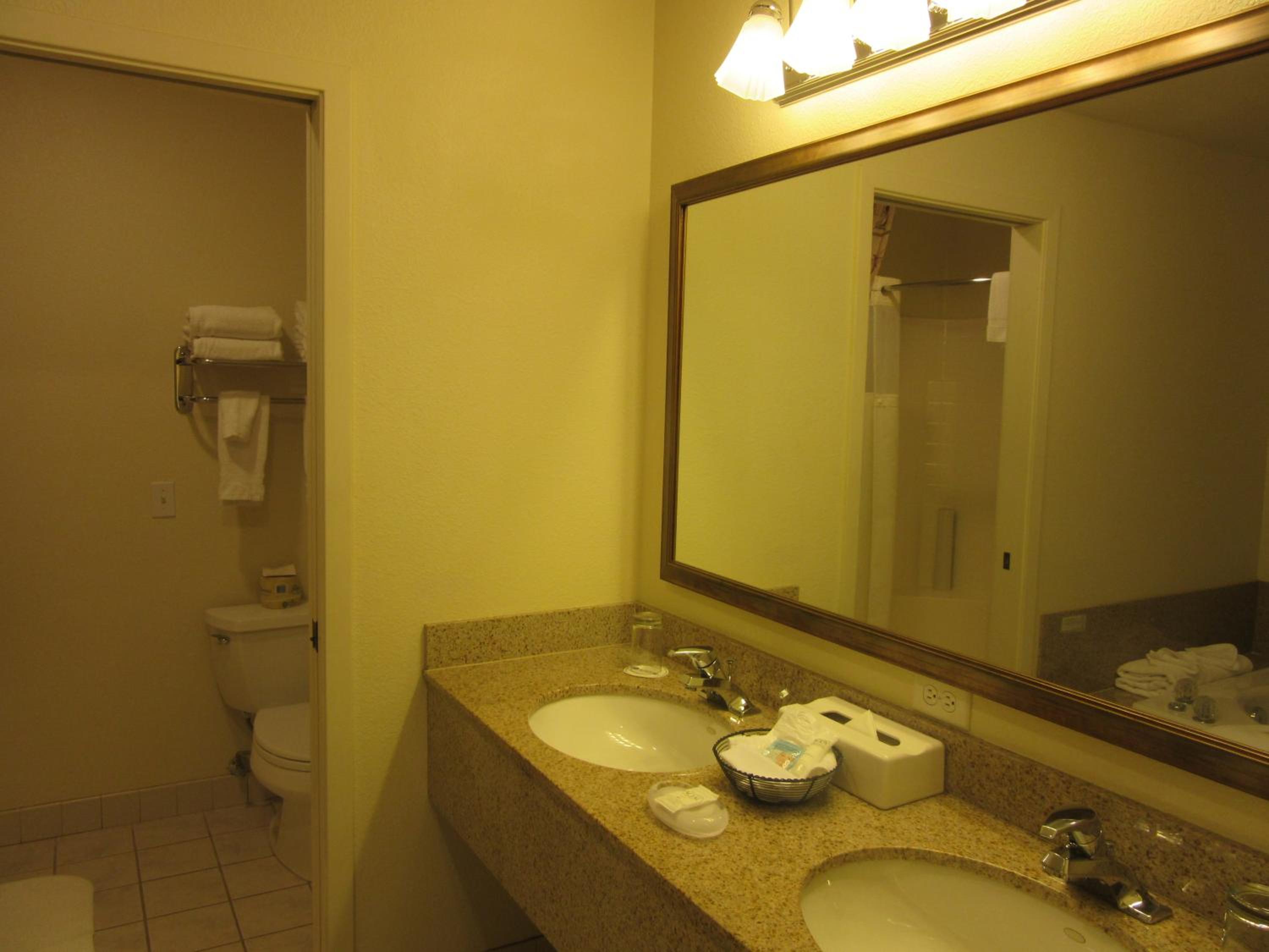 King Room - Non-Smoking - Photo 2