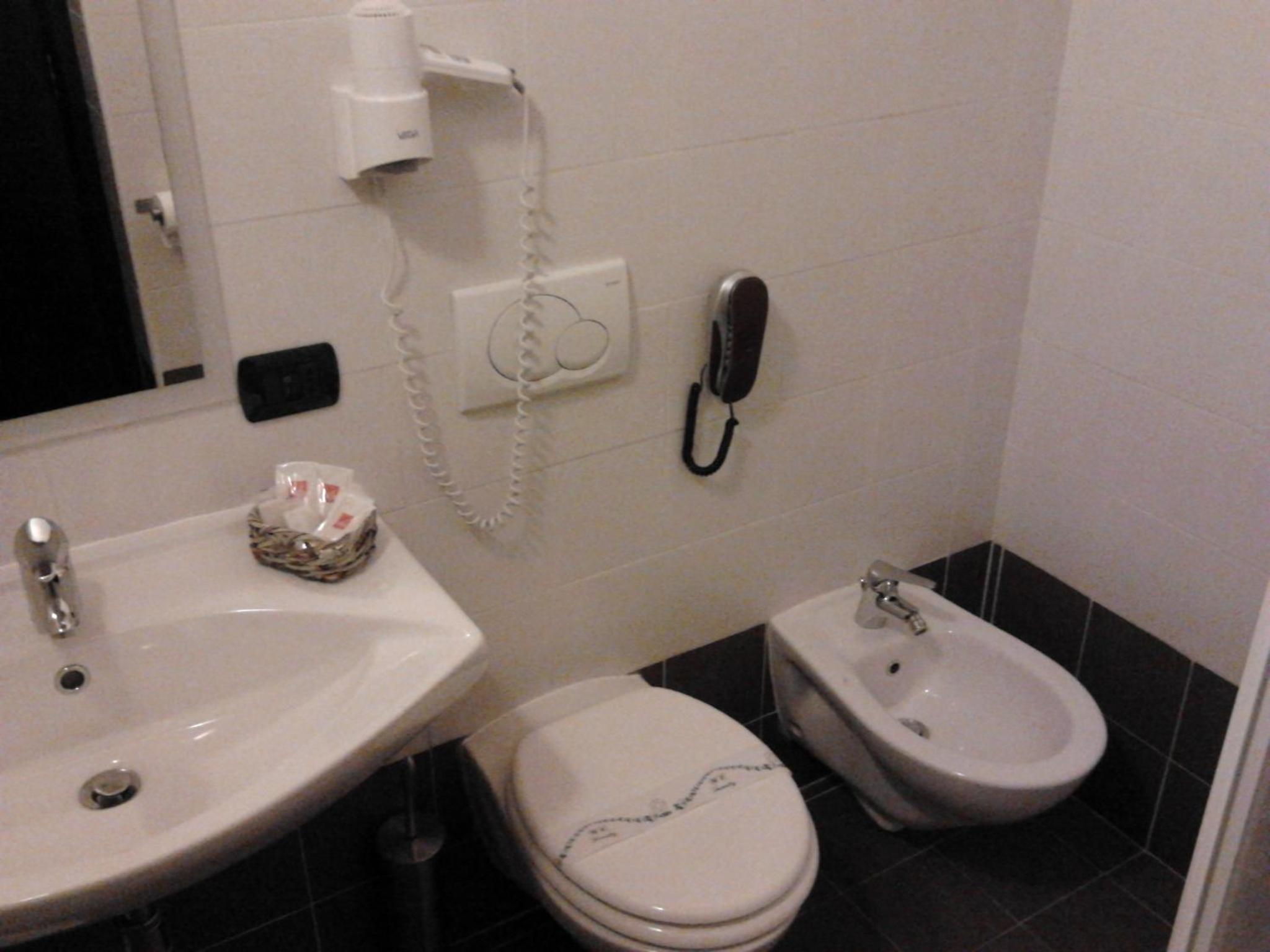 Double or Twin Room - Photo 2
