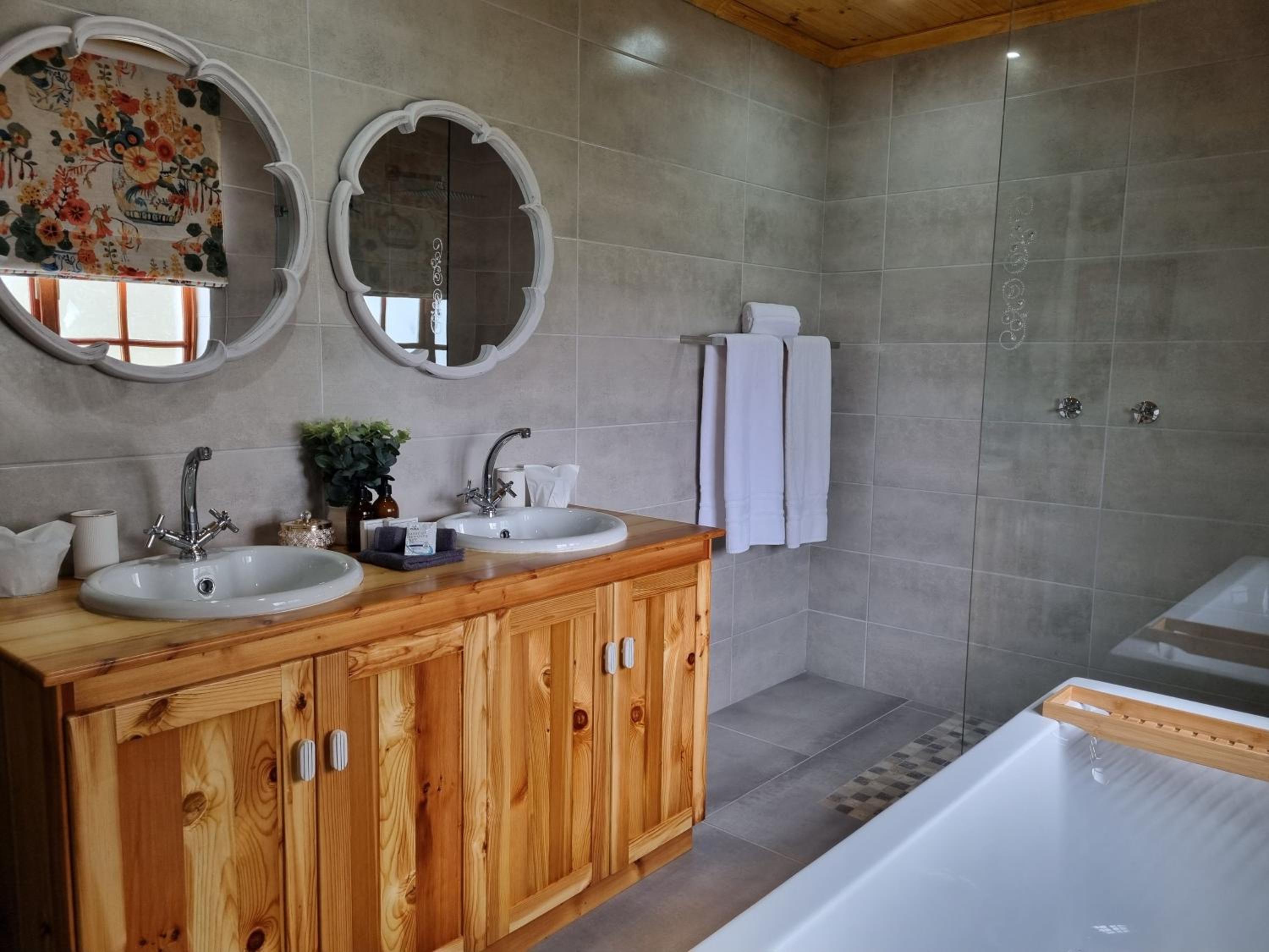 Suite - Photo 15