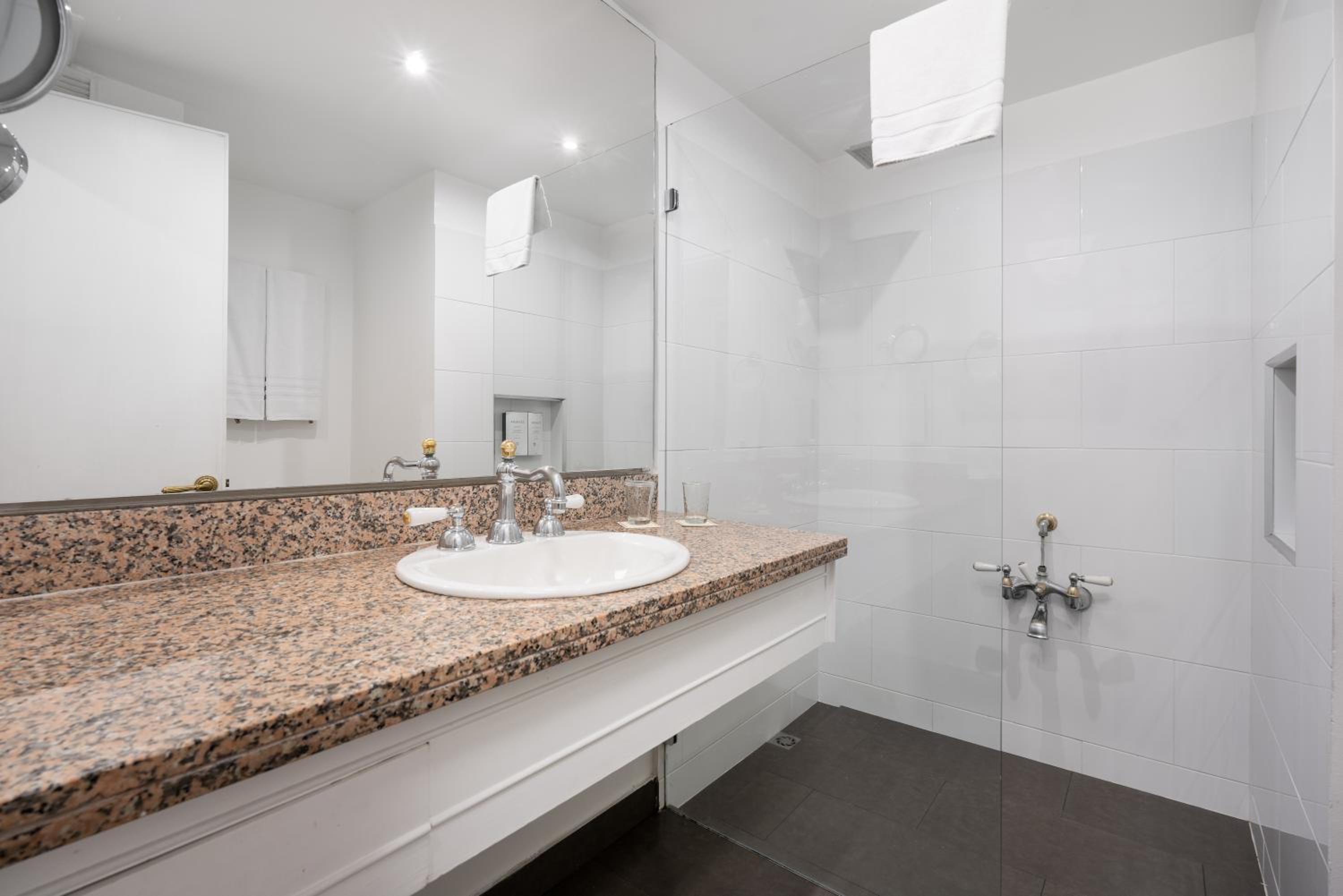 Junior Suite - Photo 11