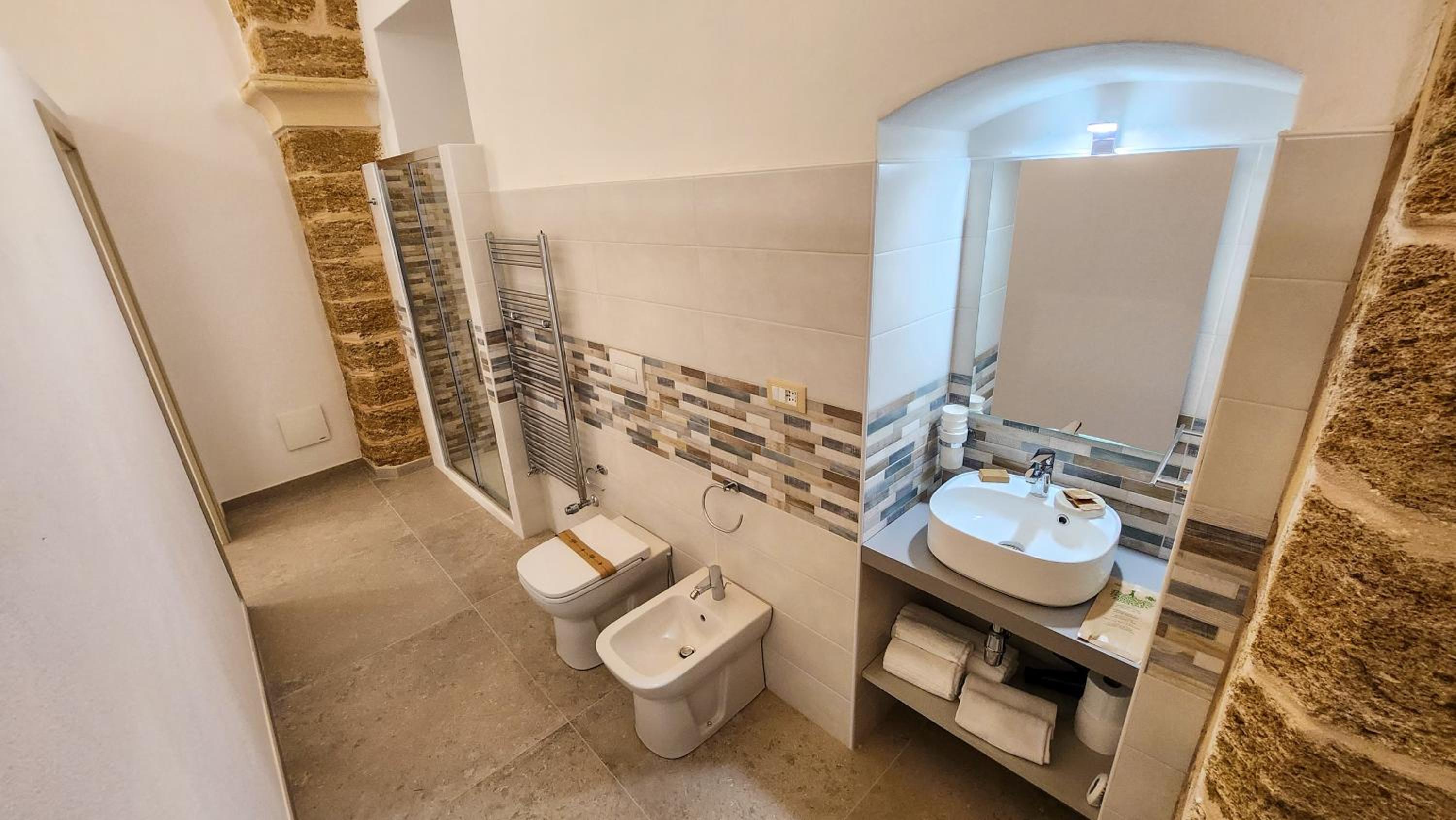Deluxe Triple Room - Photo 29