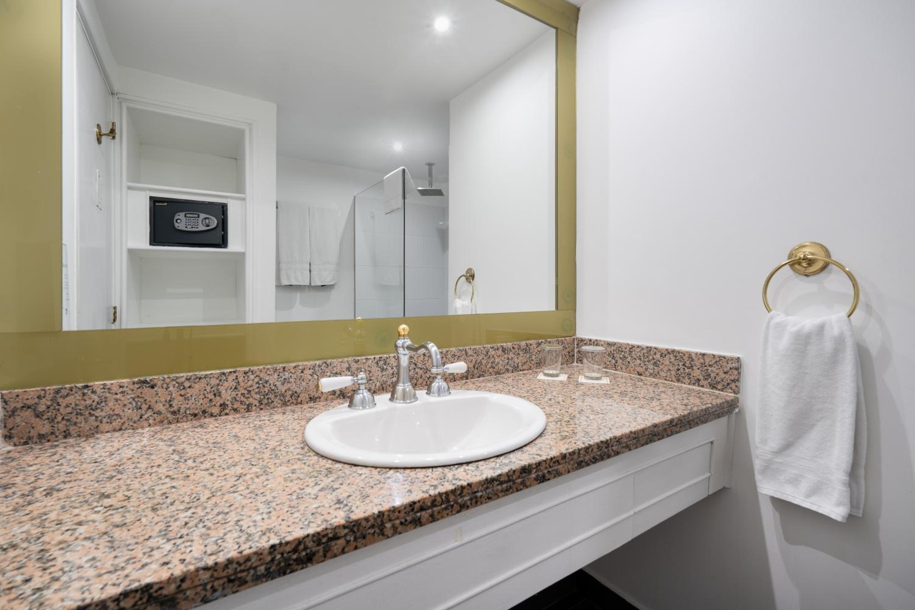 Superior Double Room - Photo 11