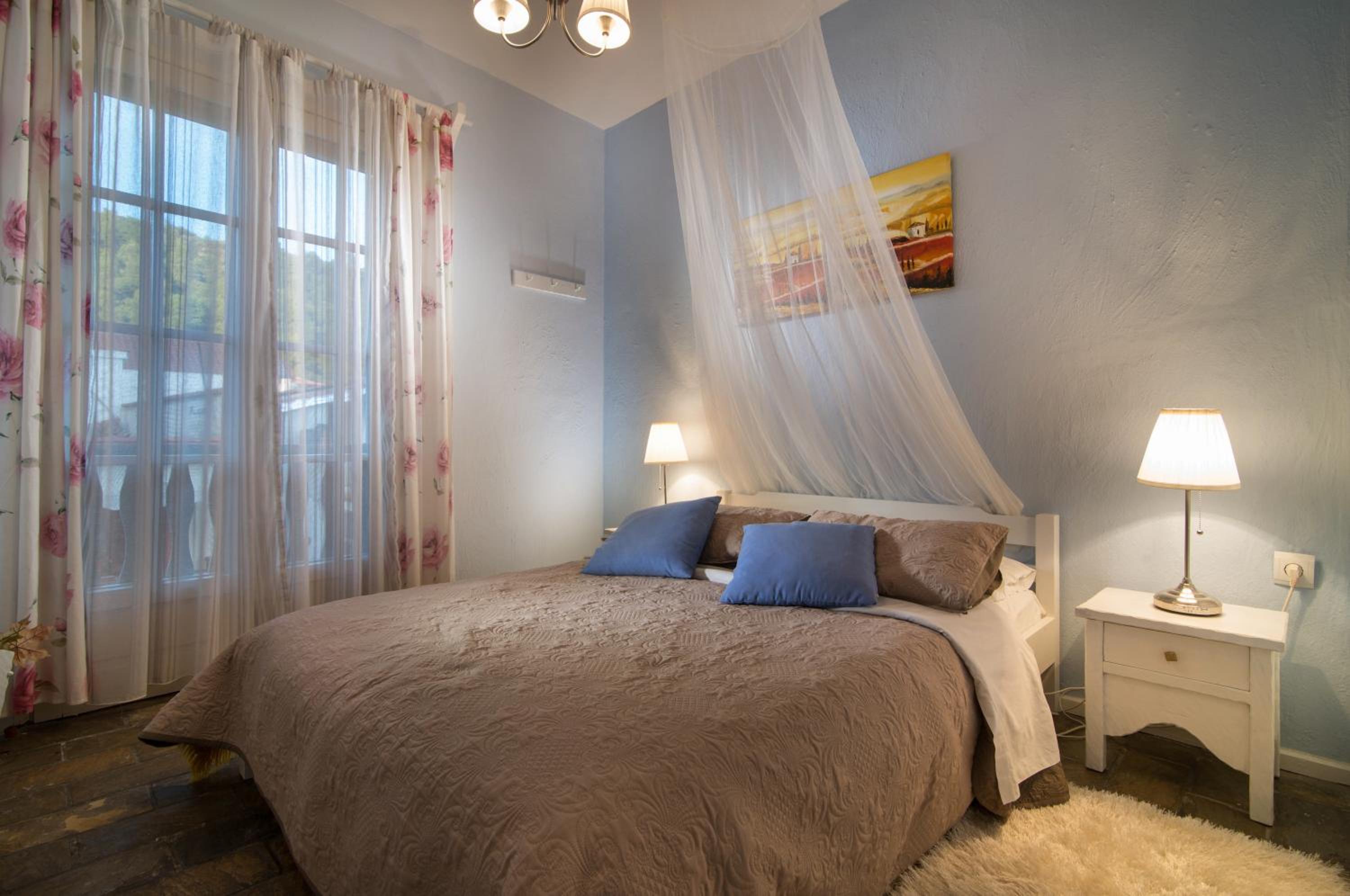 Two-Bedroom Family Apartment (4 Adults) with City View - Photo 3