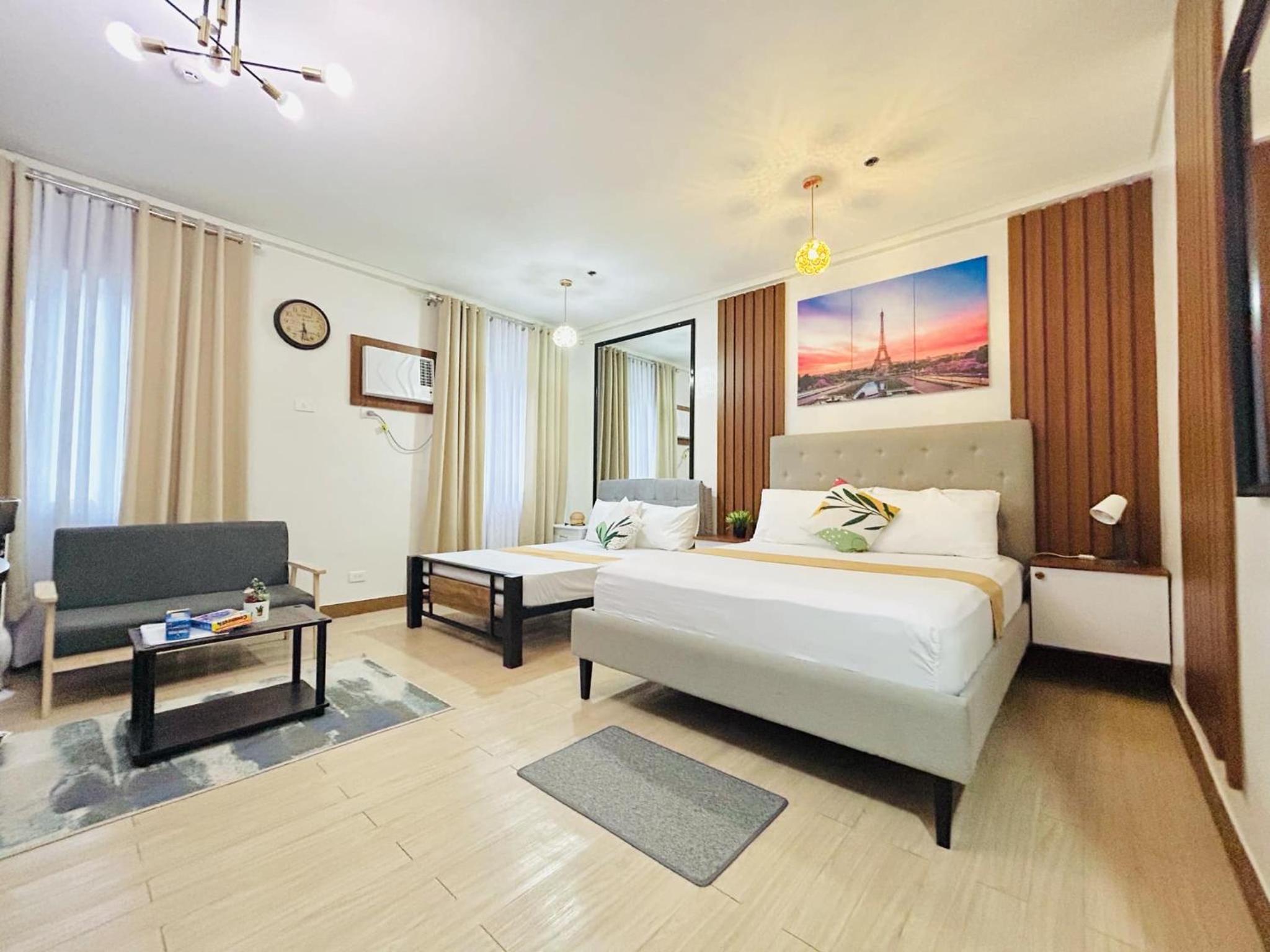 Suite - Photo 1