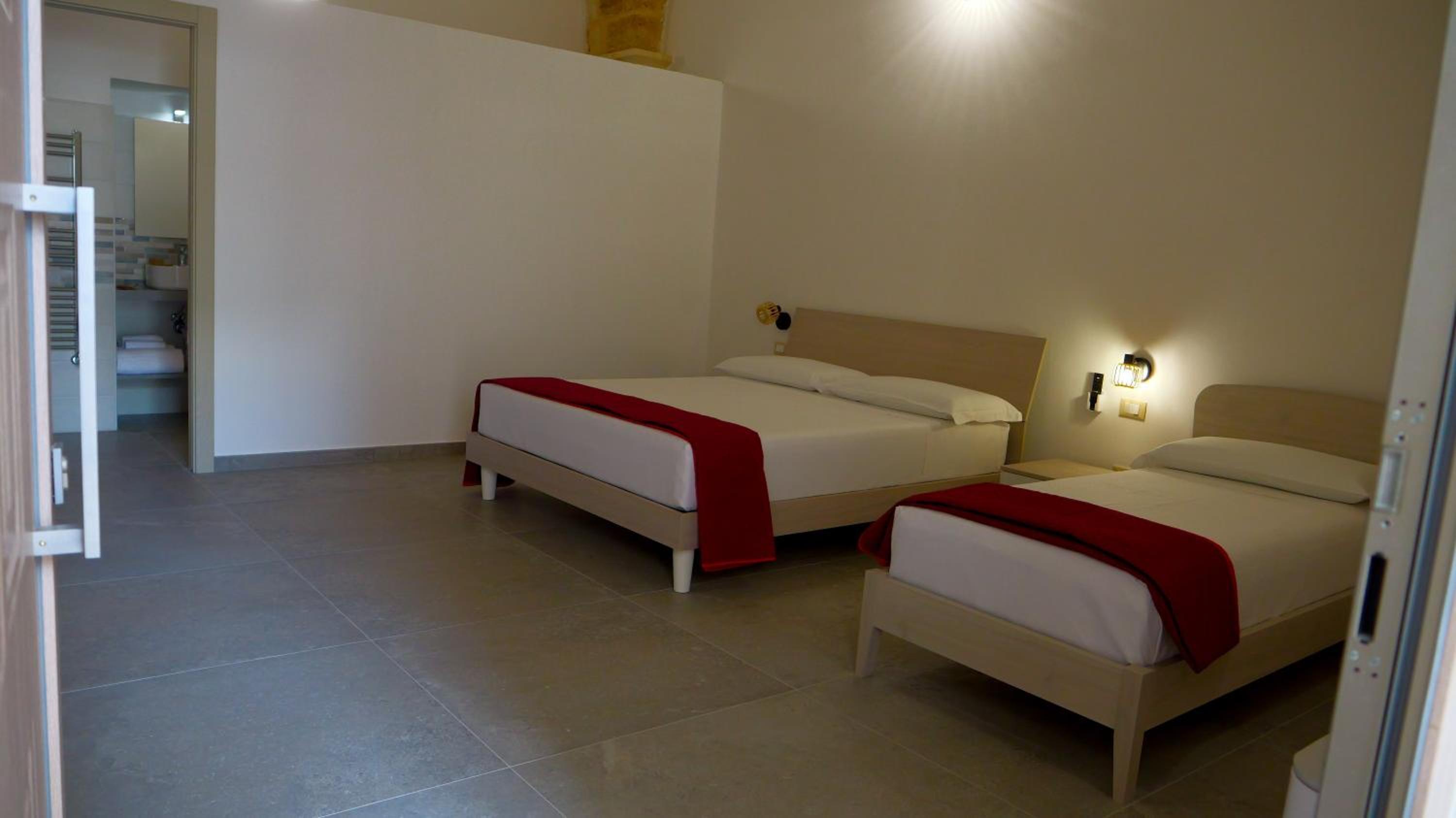 Deluxe Triple Room - Photo 22